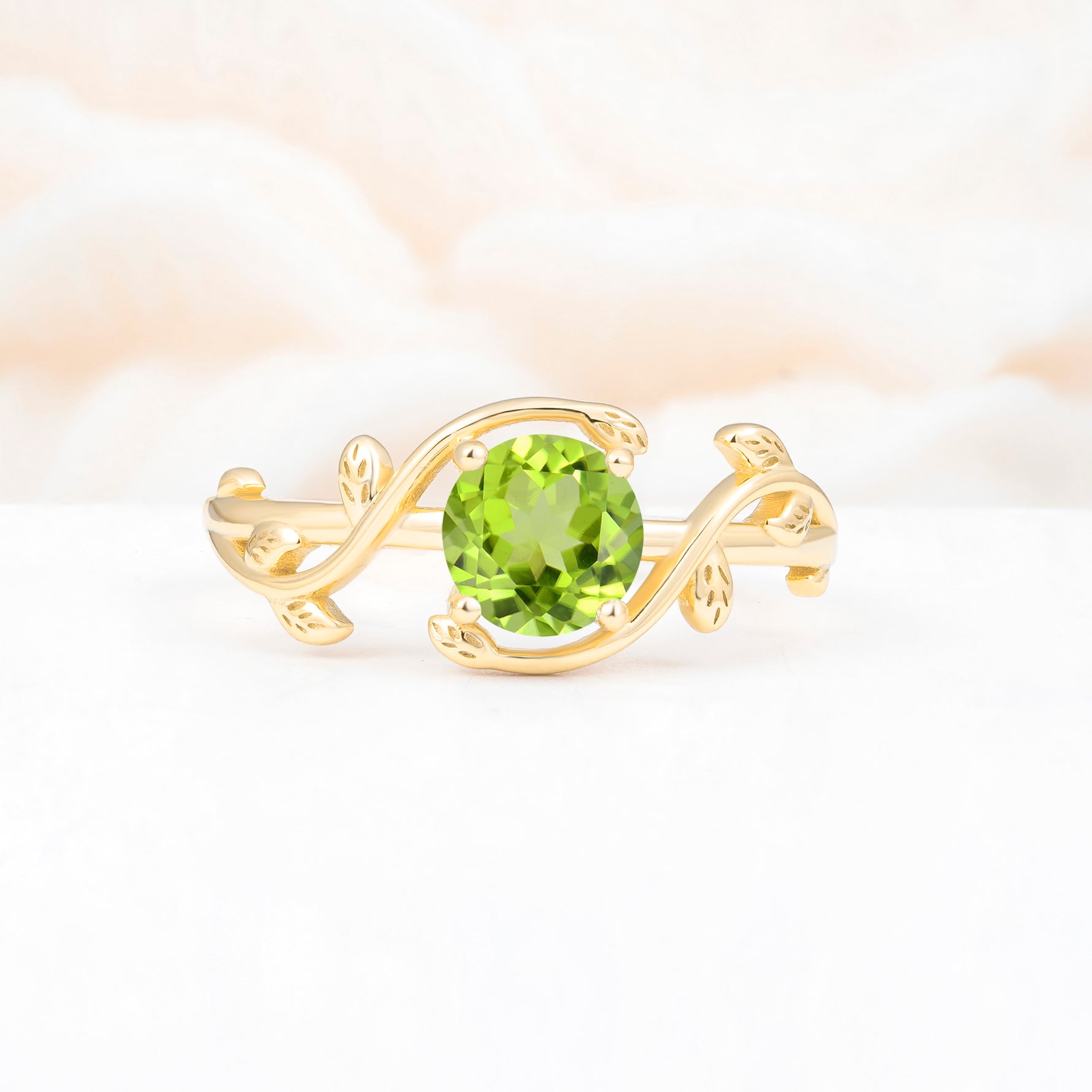 ML07039 Peridot Ring - Yellow-Gold