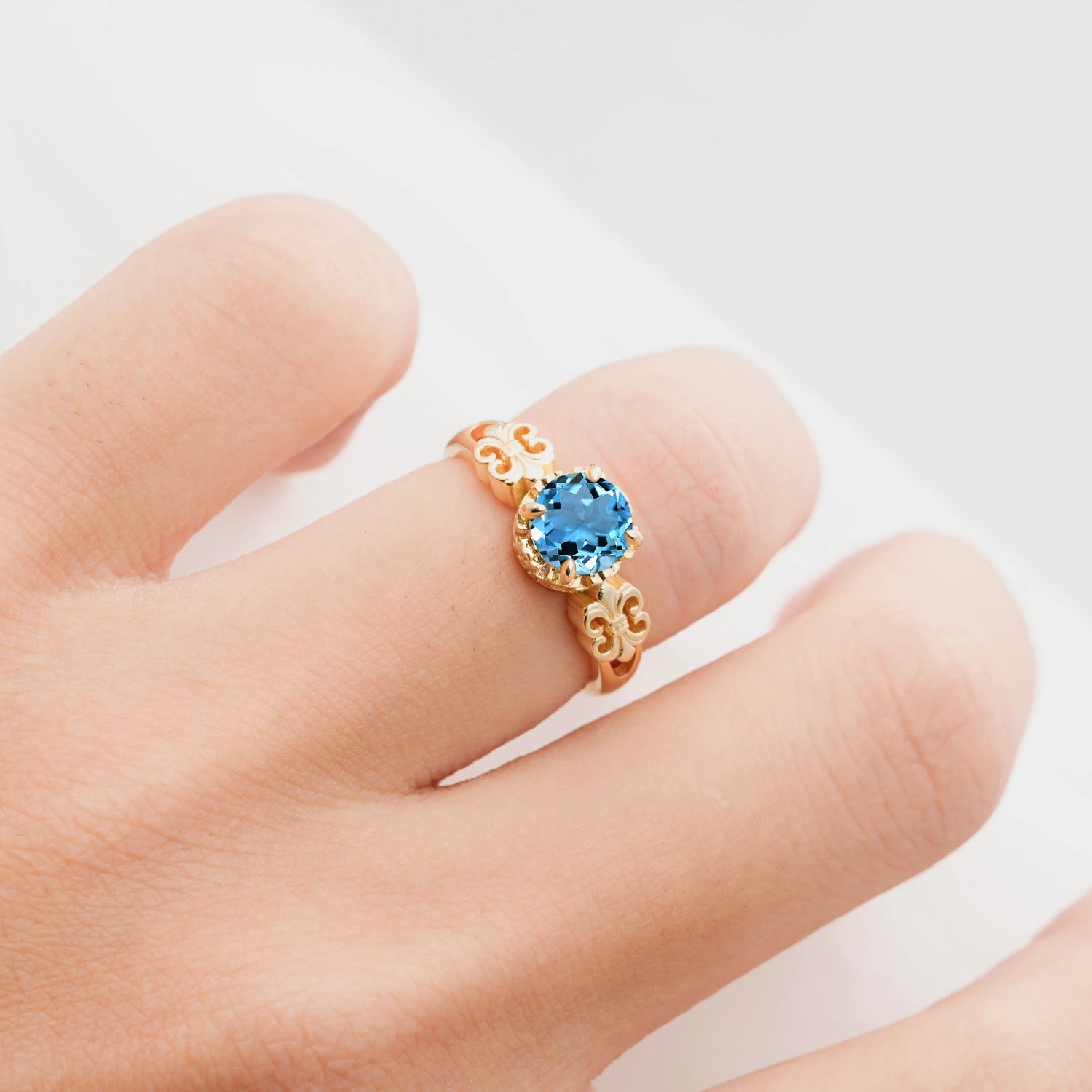 Vintage Round-Cut Aquamarine Engagement Ring