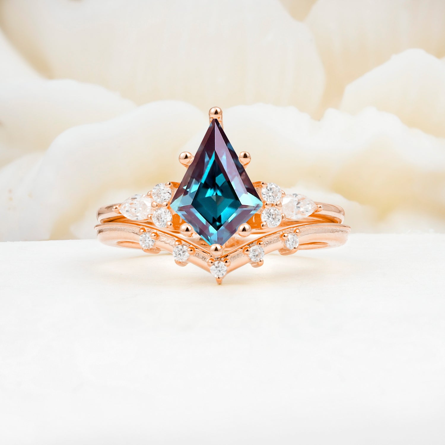 Luxury Kite Cut Alexandrite Bridal Ring Set