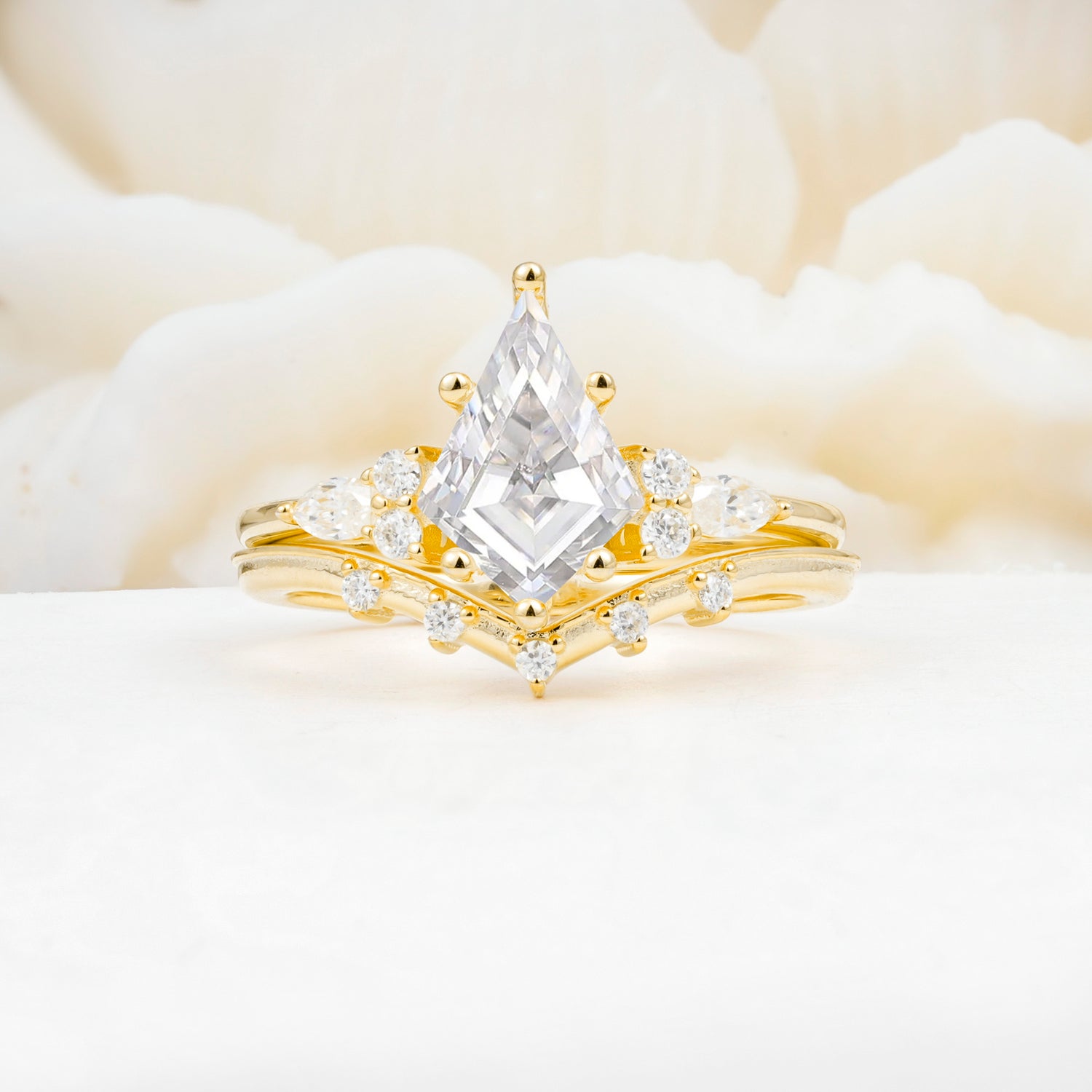 Luxury Kite Cut Moissanite Bridal Ring Set