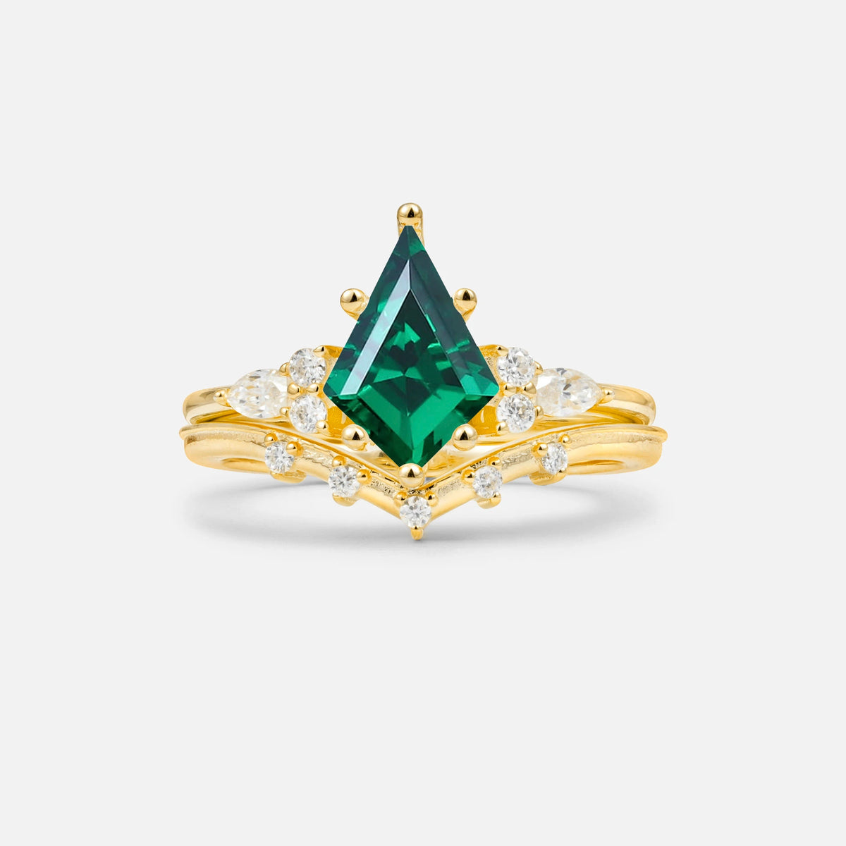 Luxury Kite Cut Emerald Bridal Ring Set