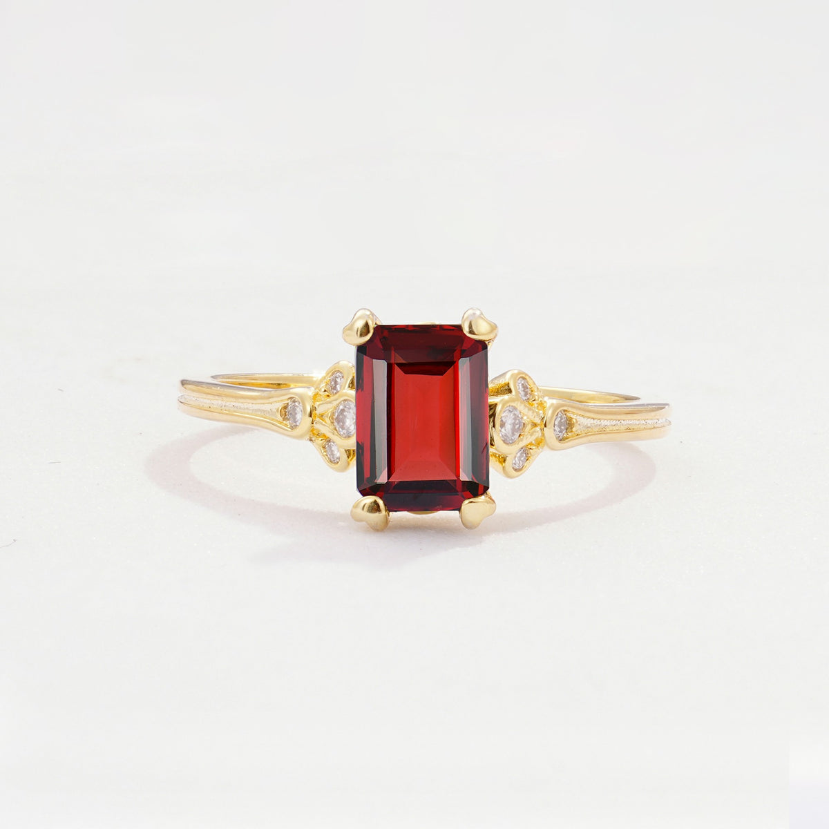 ML07055 Garnet Ring - Yellow-Gold