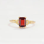 ML07055 Garnet Ring - Yellow-Gold