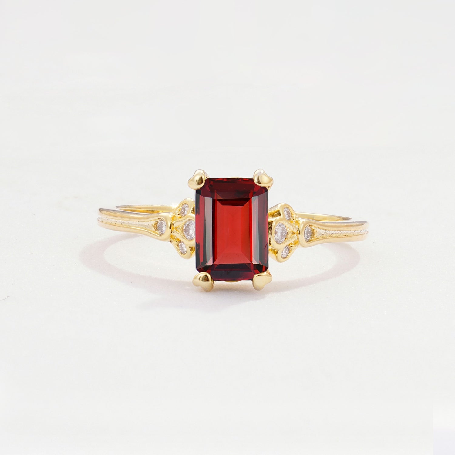 ML07055 Garnet Ring - Yellow-Gold