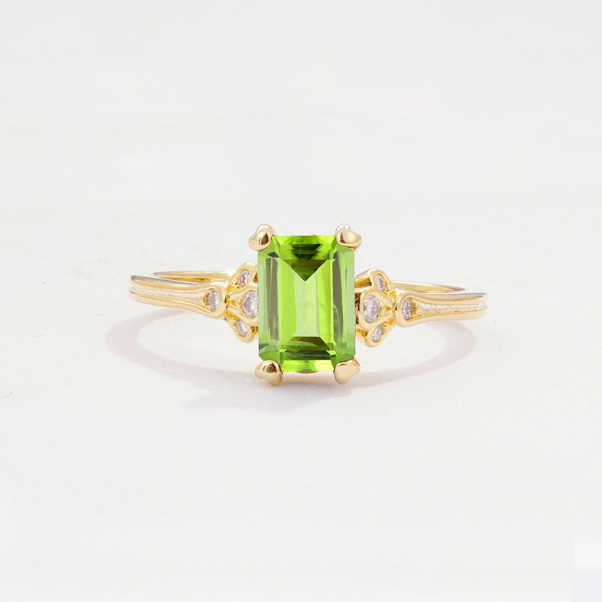 ML07055 Peridot Ring - Yellow-Gold