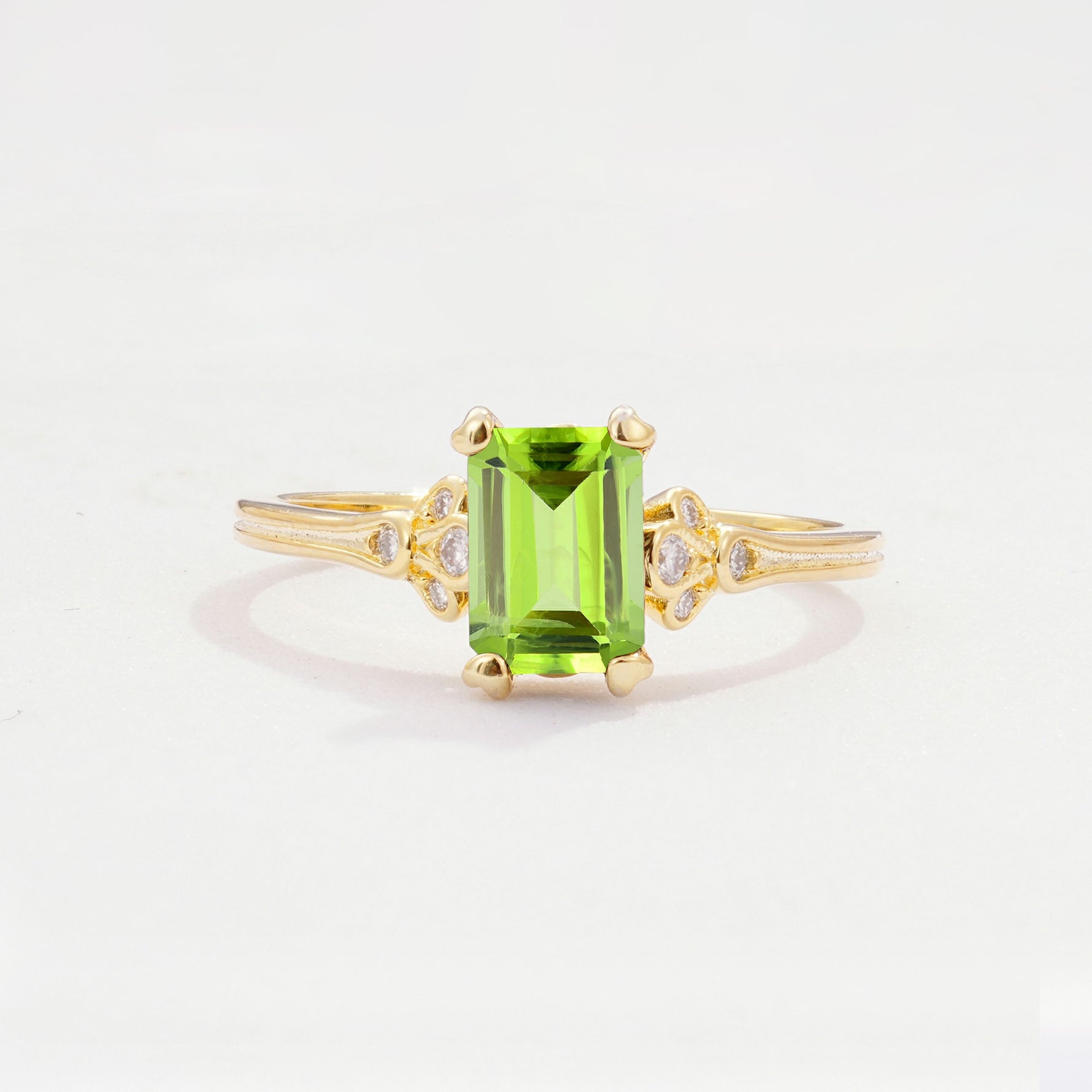 ML07055 Peridot Ring - Yellow-Gold