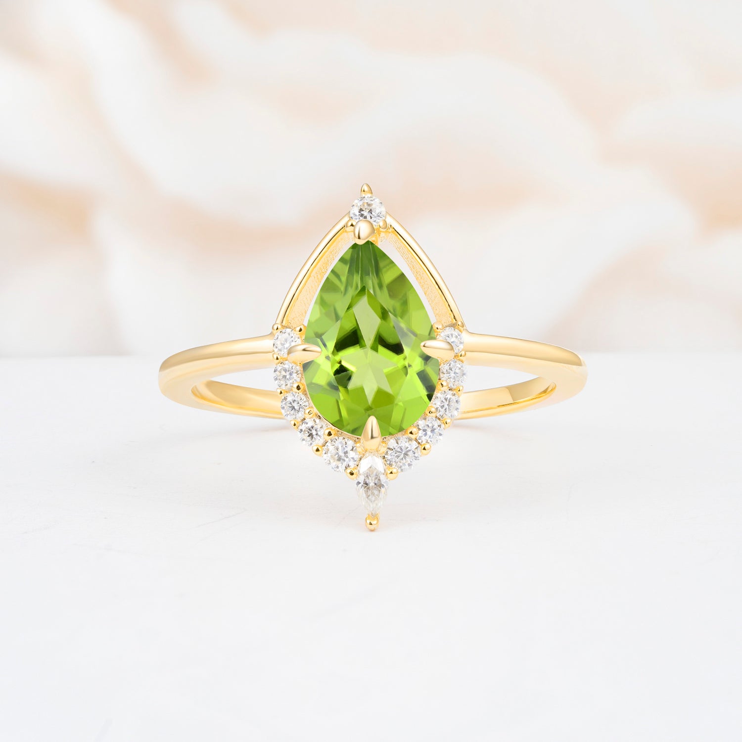 ML07057 Peridot Ring - Yellow-Gold