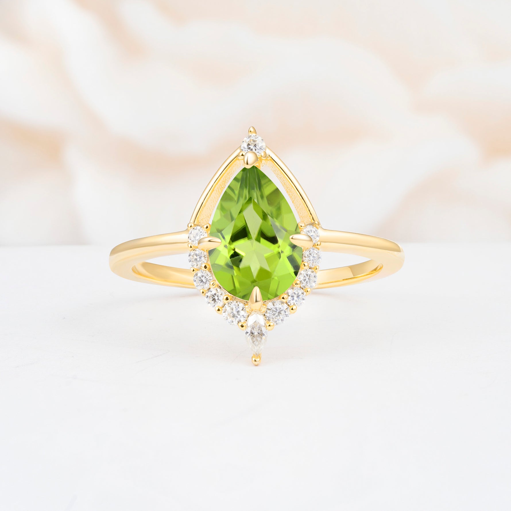 ML07057 Peridot Ring - Yellow-Gold