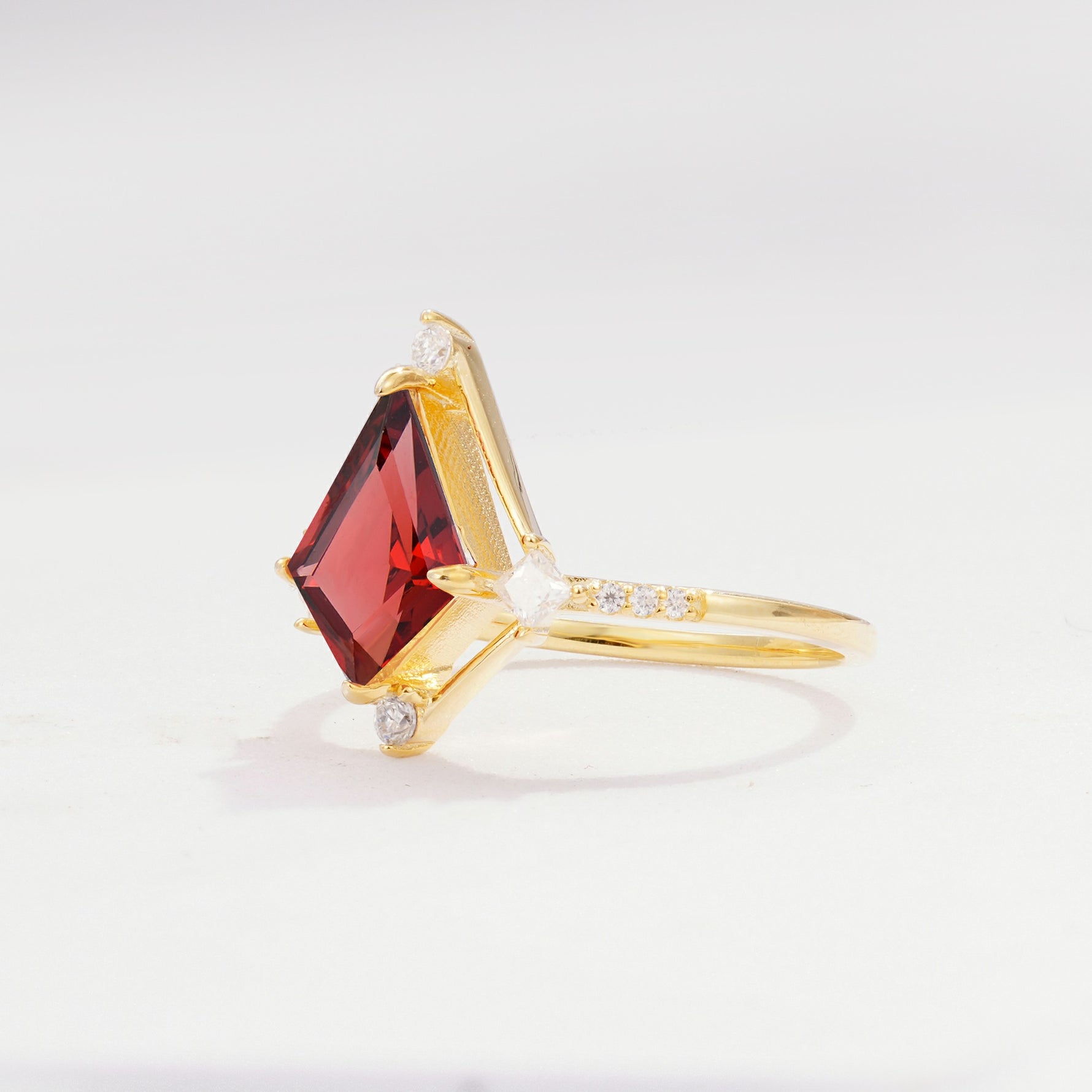 ML07060 Garnet Ring - White-Gold