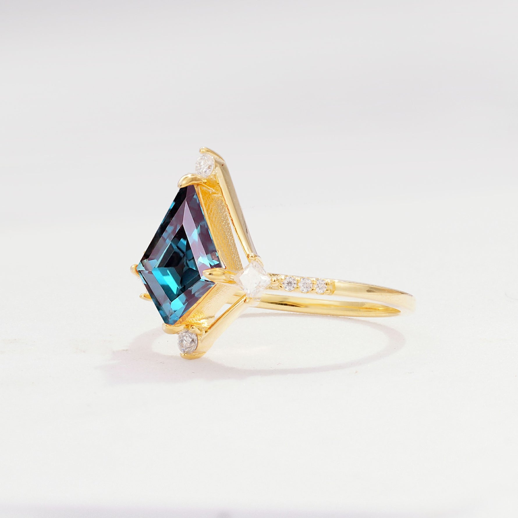 ML07060 Alexandrite Ring - White-Gold