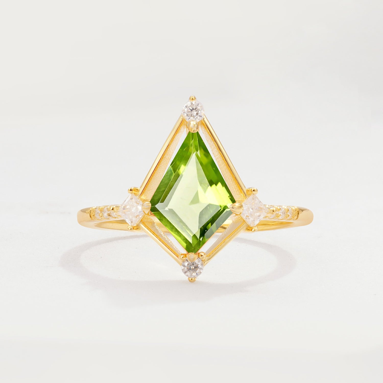 ML07060 Peridot Ring - Yellow-Gold