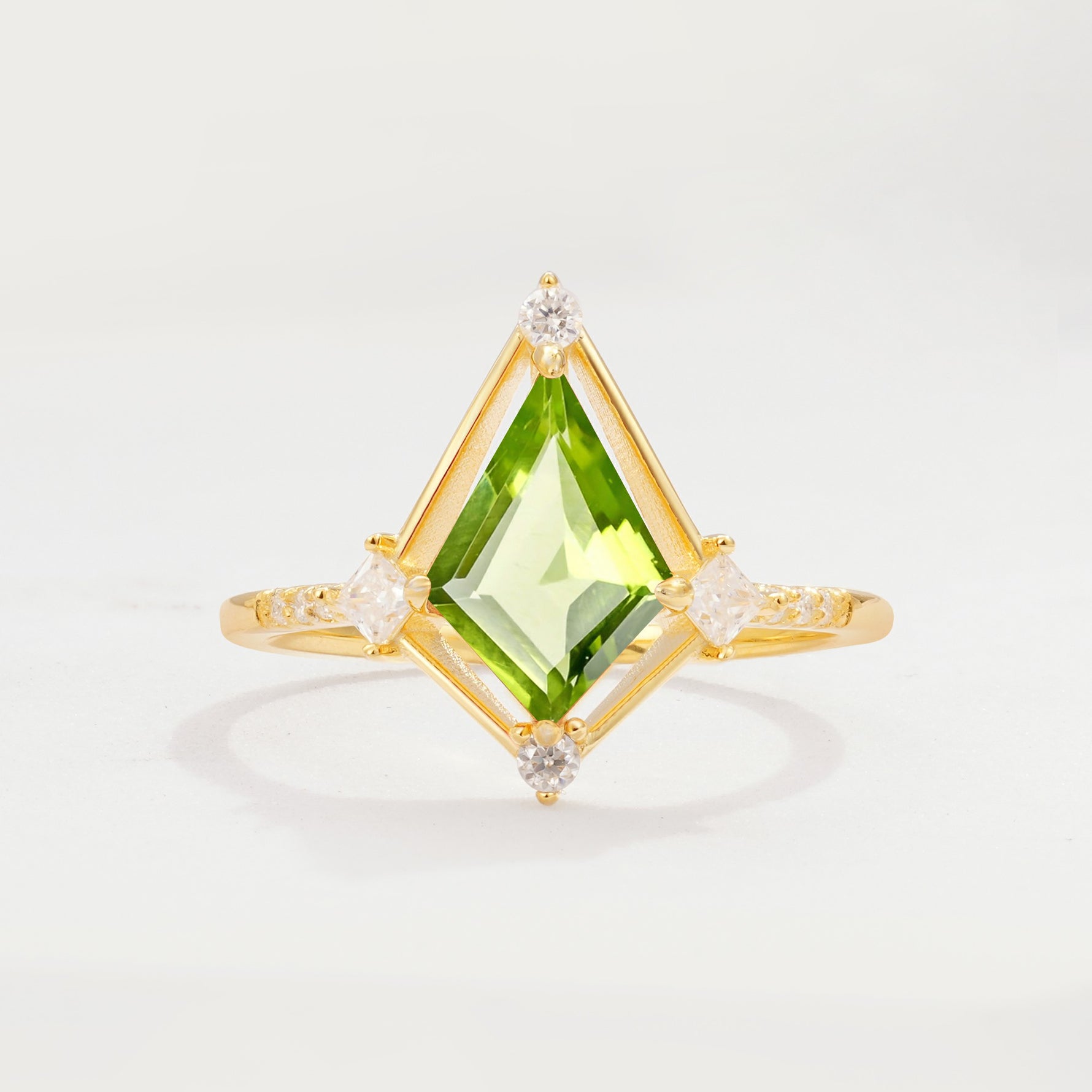 ML07060 Peridot Ring - Yellow-Gold