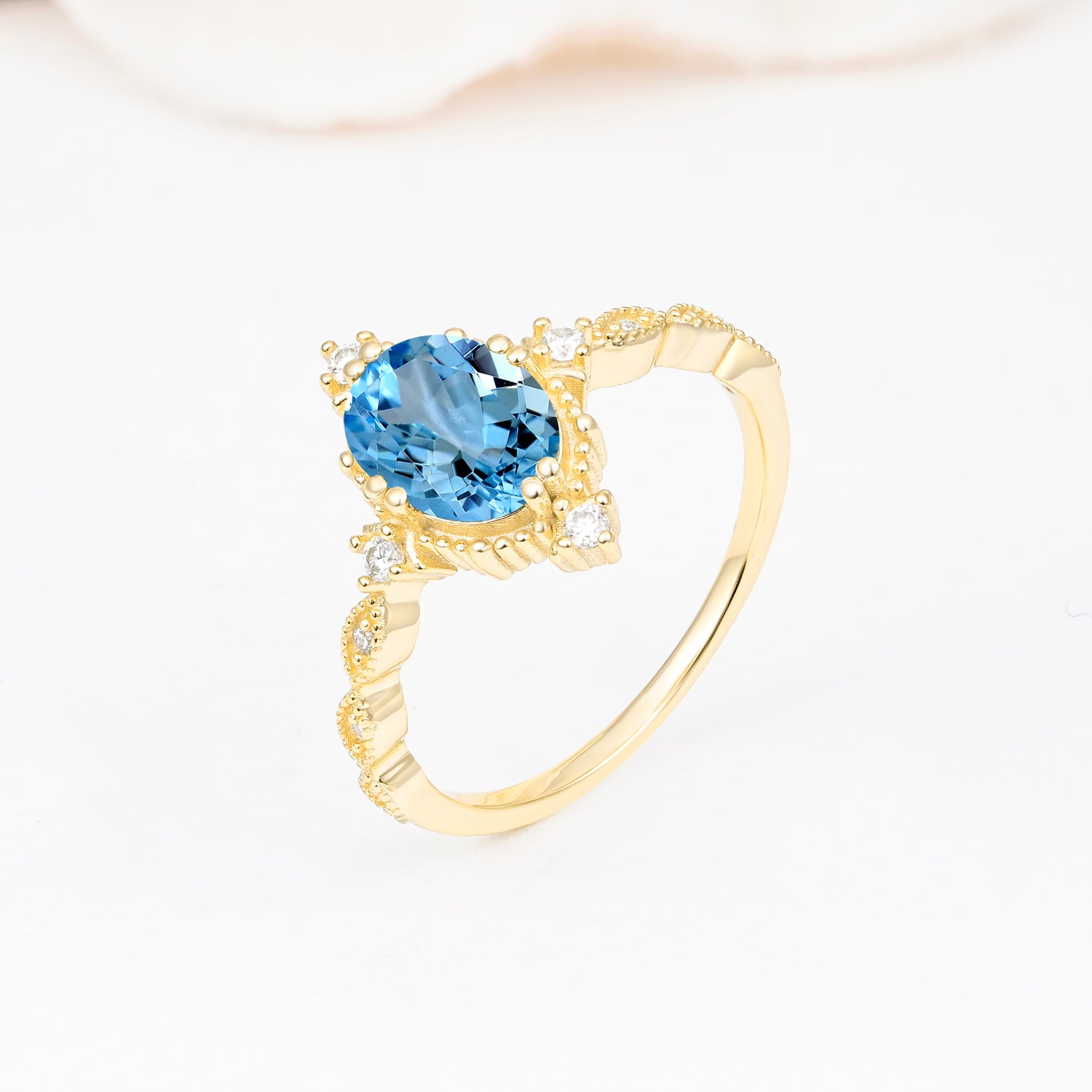 Luxurious, Sparkling Oval-Cut Aquamarine Engagement Rings