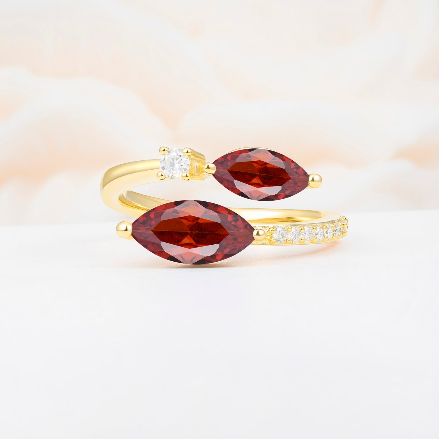 SR06737 Garnet Ring - Yellow-Gold