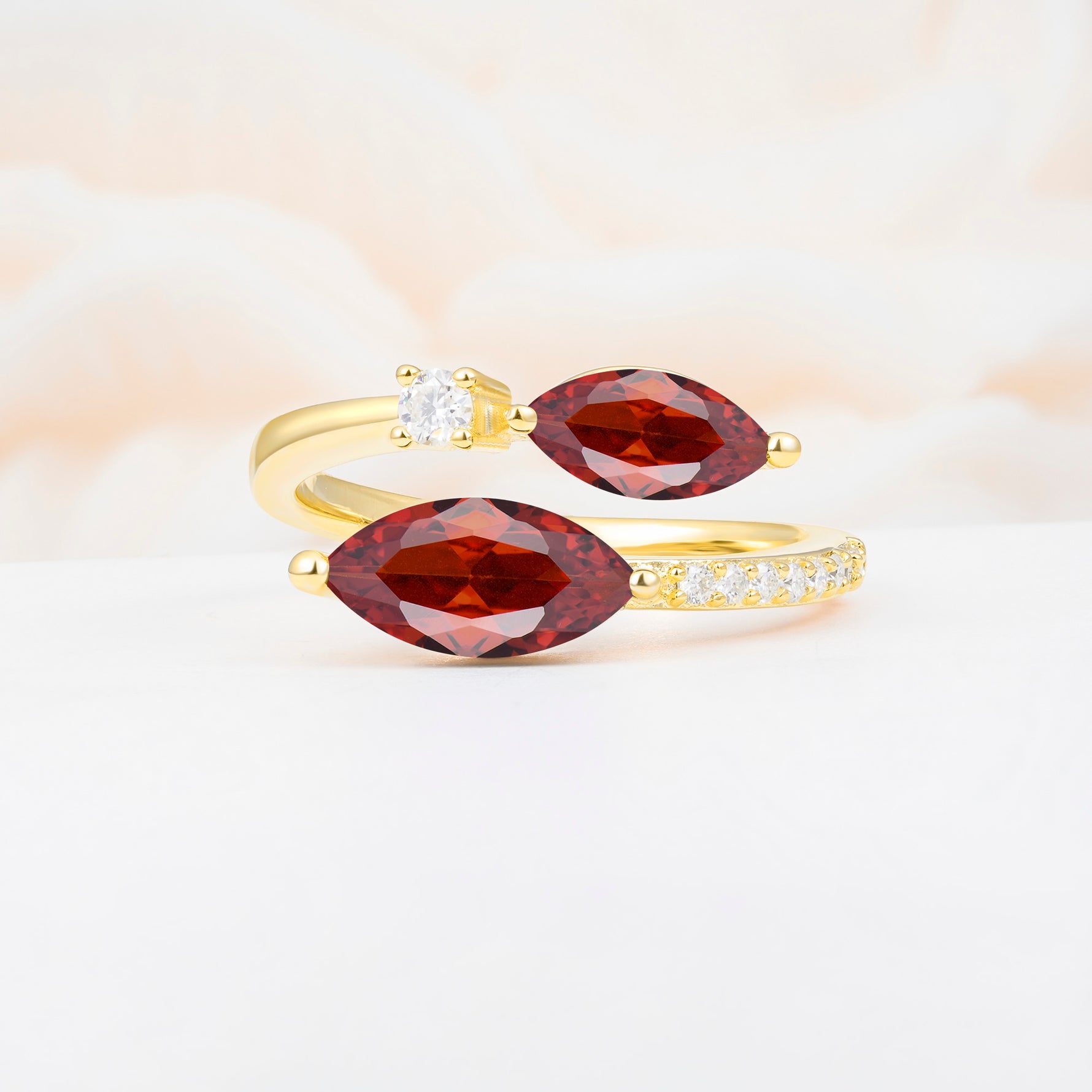 SR06737 Garnet Ring - Yellow-Gold
