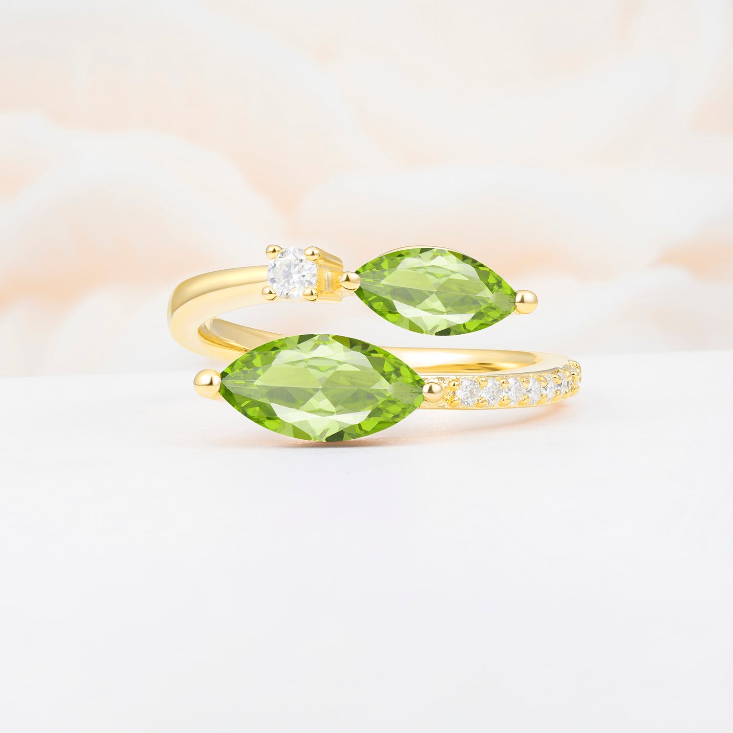 SR06737 Peridot Ring - Yellow-Gold