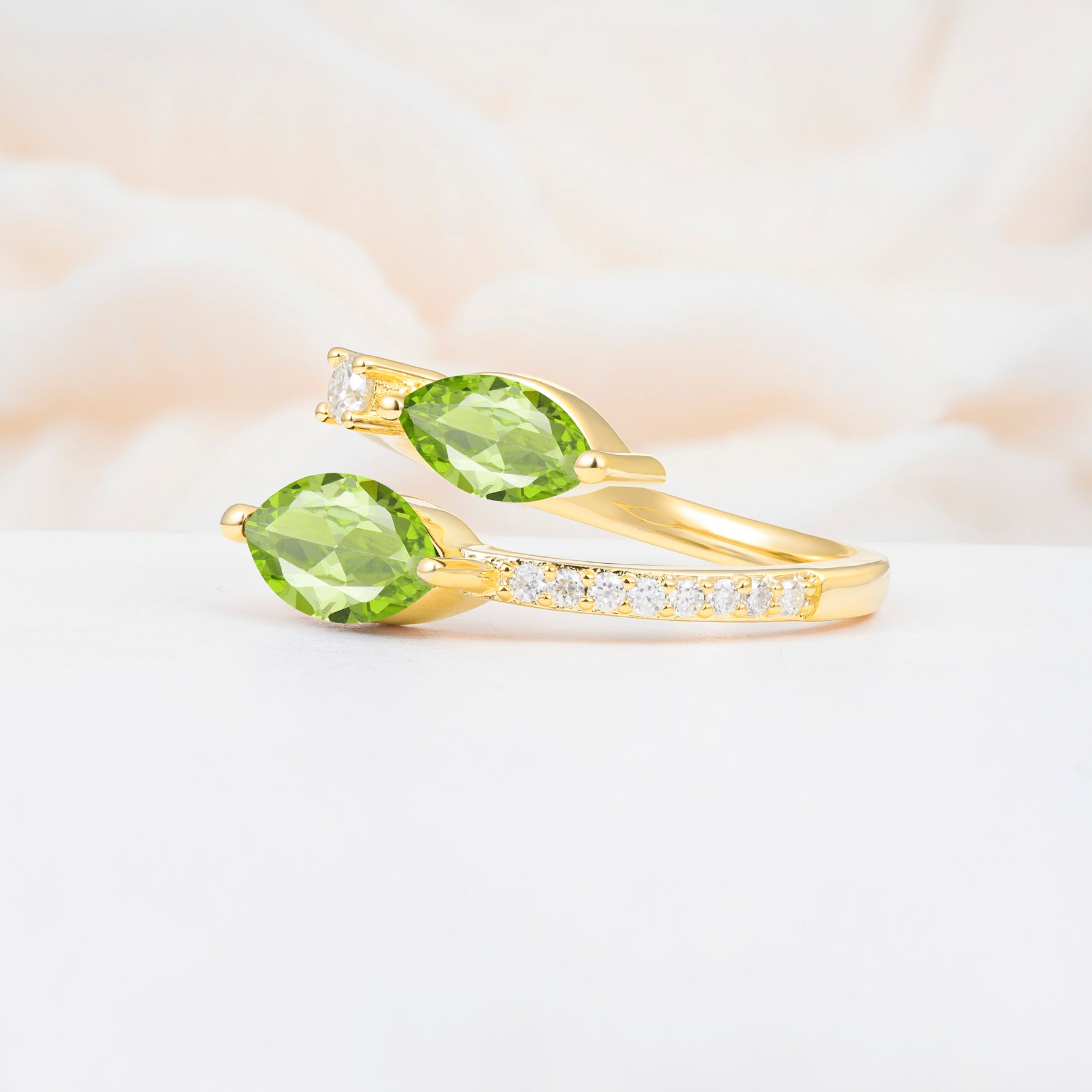 SR06737 Peridot Ring - White-Gold