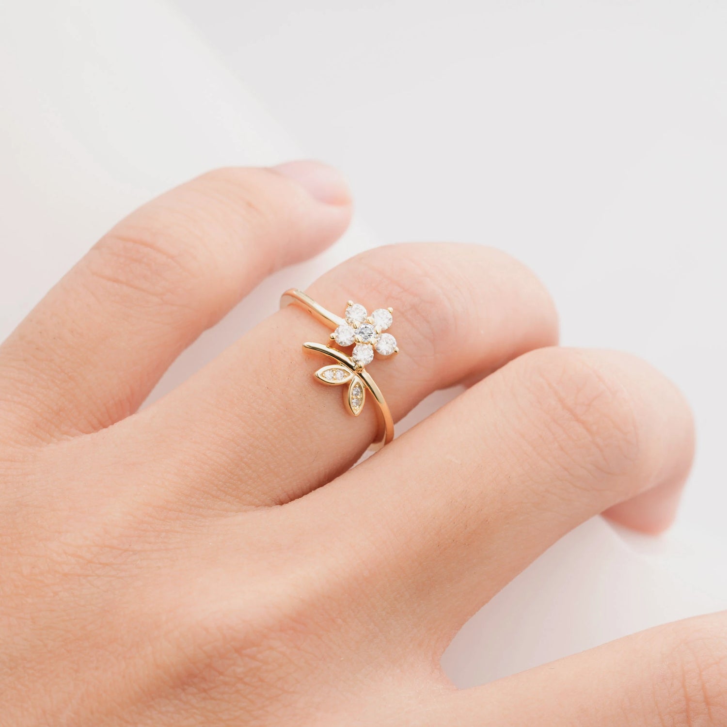Flower Gold Leaf Vine Moissanite Wedding Ring for Women
