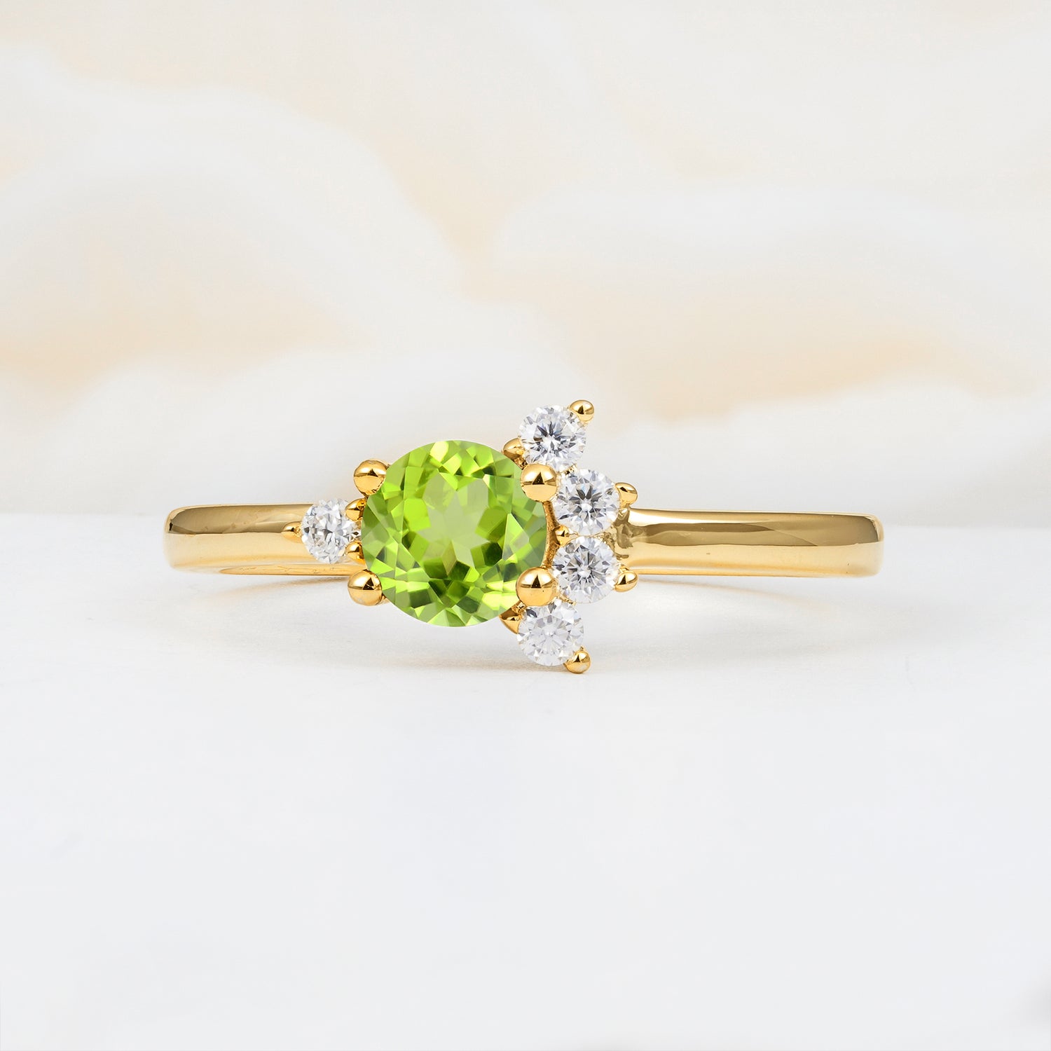 SR08791 Peridot Ring - Yellow-Gold