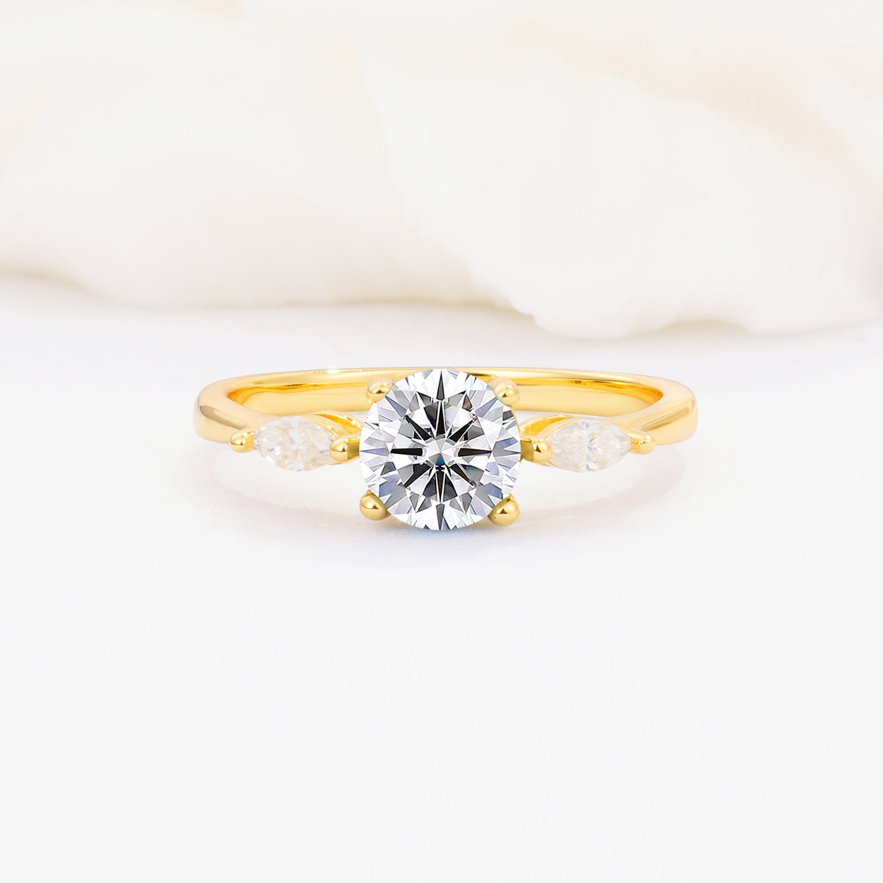 SR10909 Lab Diamond Ring - Yellow-Gold