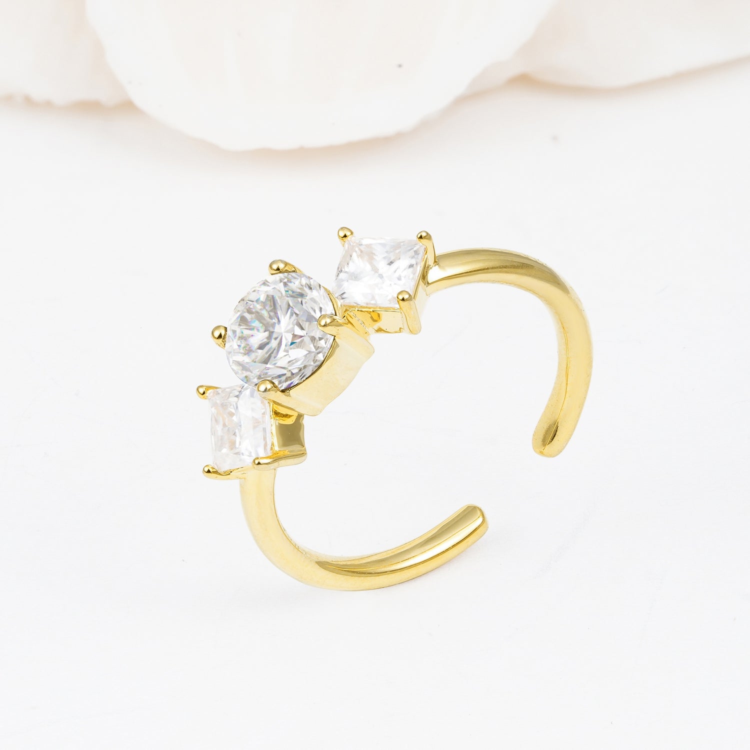 Vintage Floral Round Cut Fire Moissanite Engagement Ring