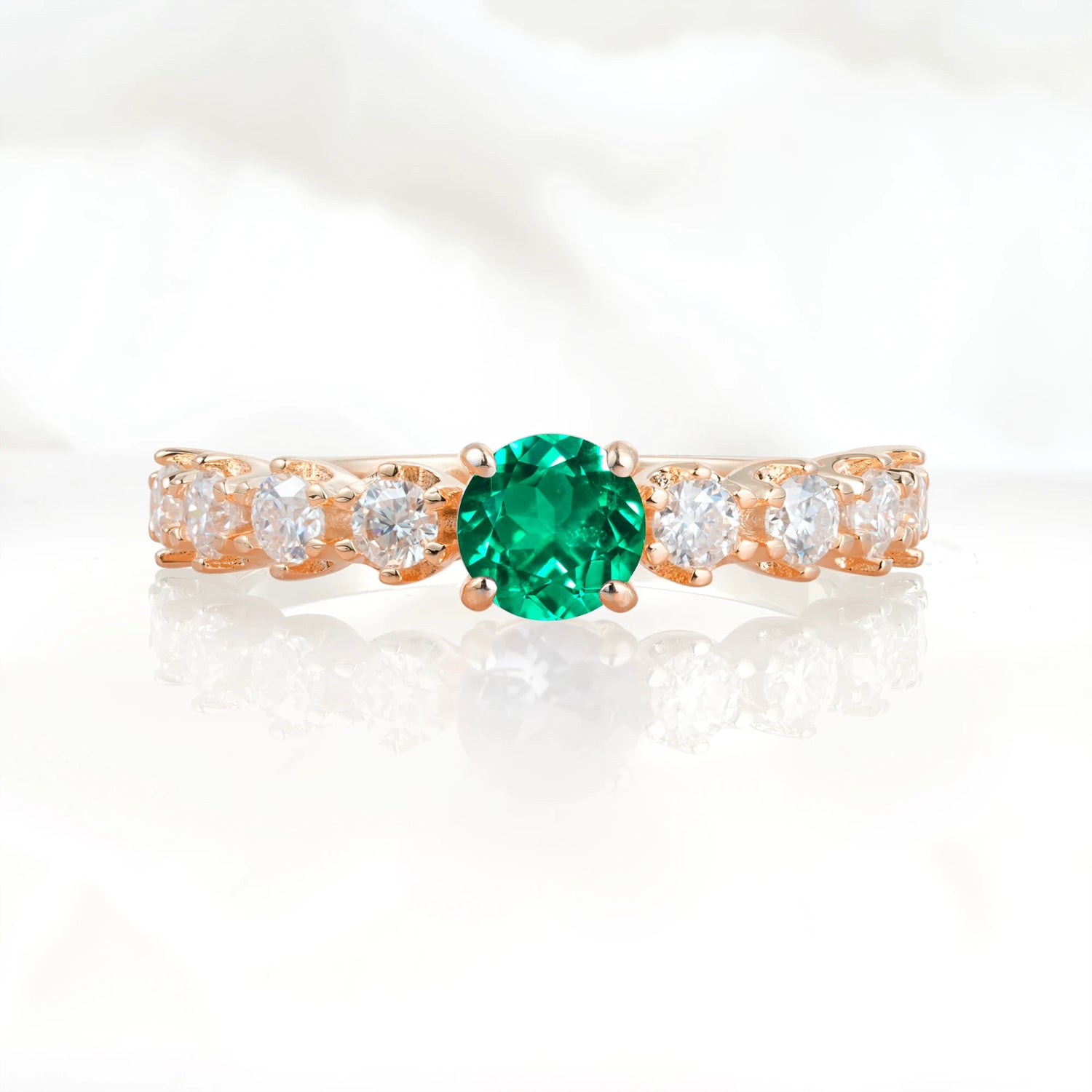 Classic Round-Shaped Emerald Ring for Proposal and Anniversary Gifts