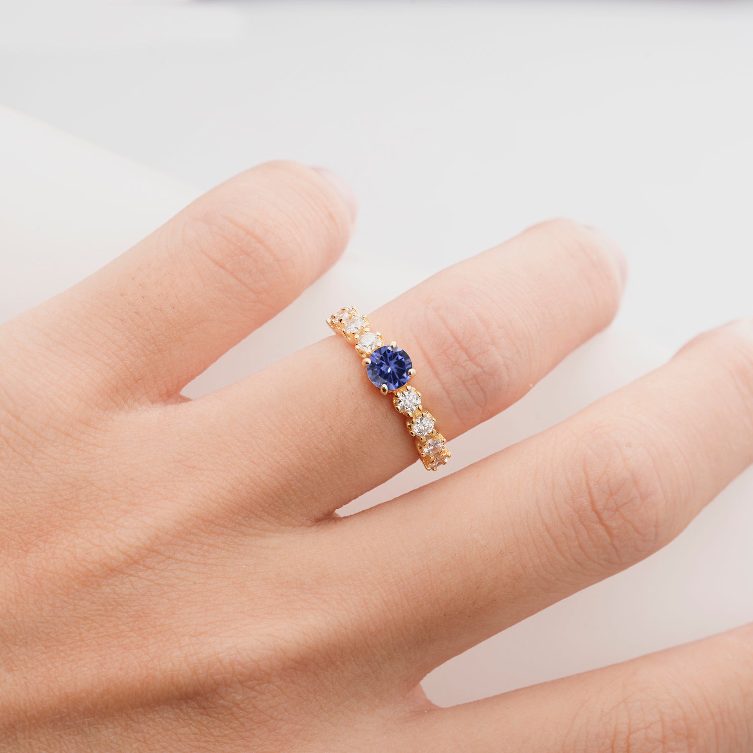 Classic Round-Shaped Tanzanite Ring for Proposal and Anniversary Gifts