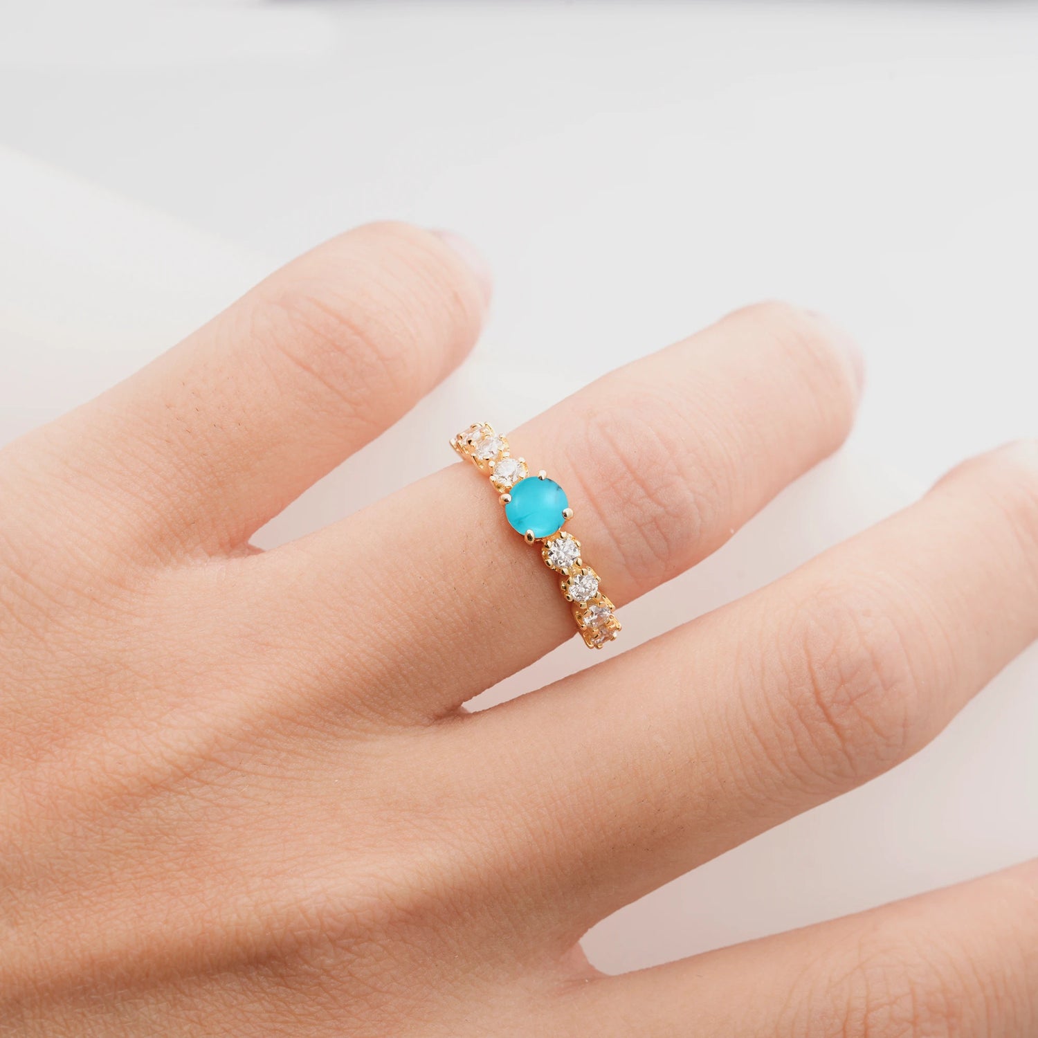 Classic Round-Shaped Turquoise Ring for Proposal and Anniversary Gifts