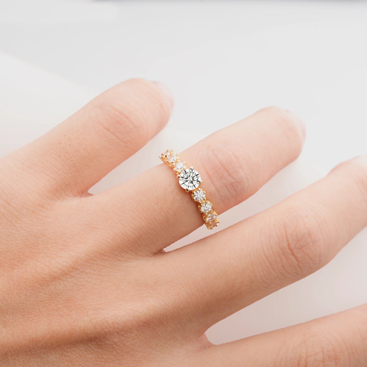 Classic Round-Shaped Lab Diamond Ring for Proposal and Anniversary Gifts