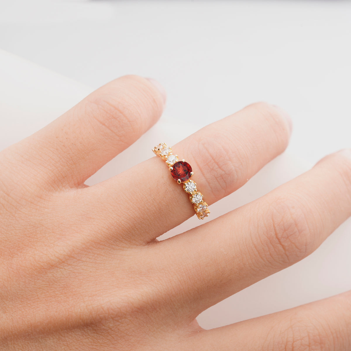 Classic Round-Shaped Garnet Ring for Proposal and Anniversary Gifts