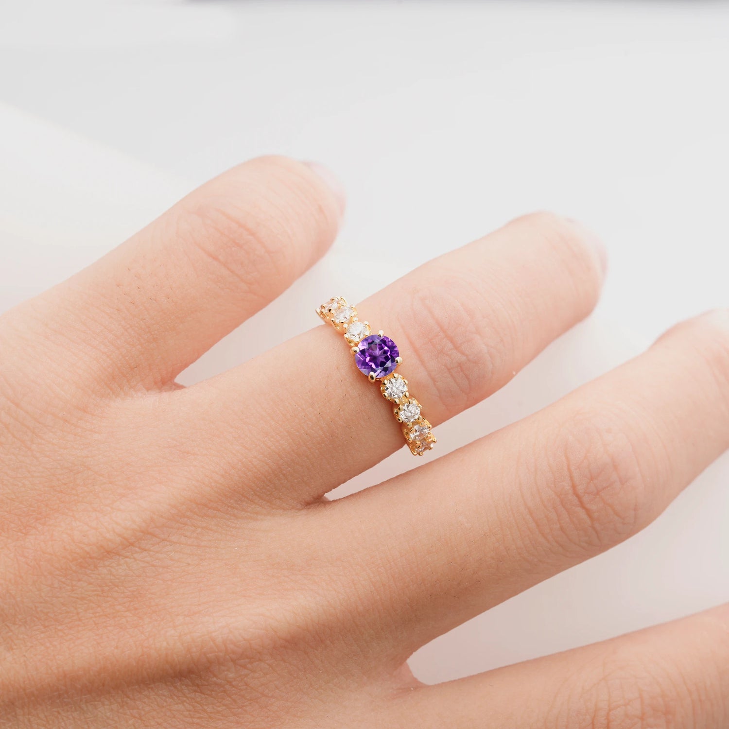 Classic Round-Shaped Amethyst Ring for Proposal and Anniversary Gifts