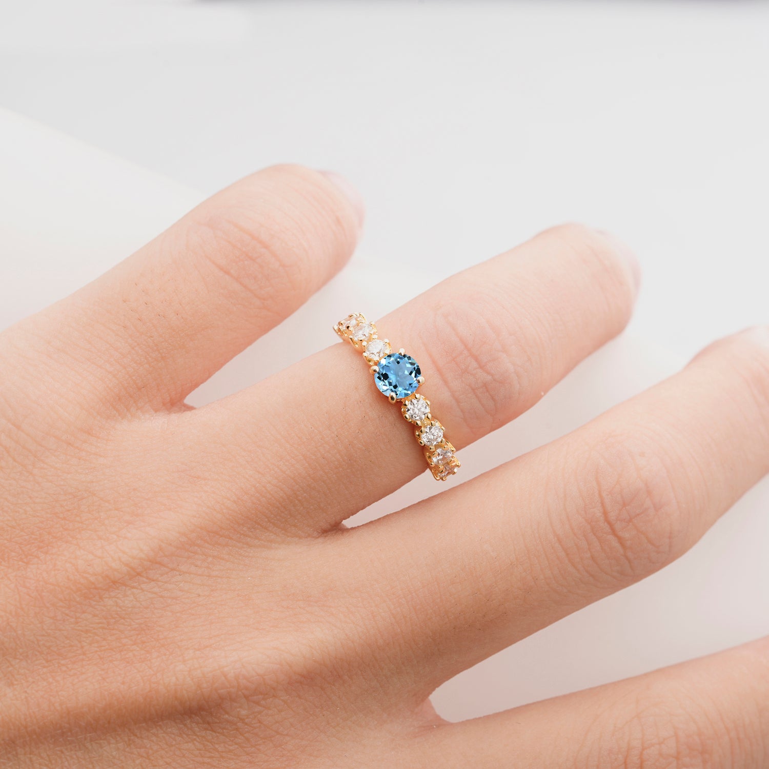 Classic Round-Shaped Aquamarine Ring for Proposal and Anniversary Gifts