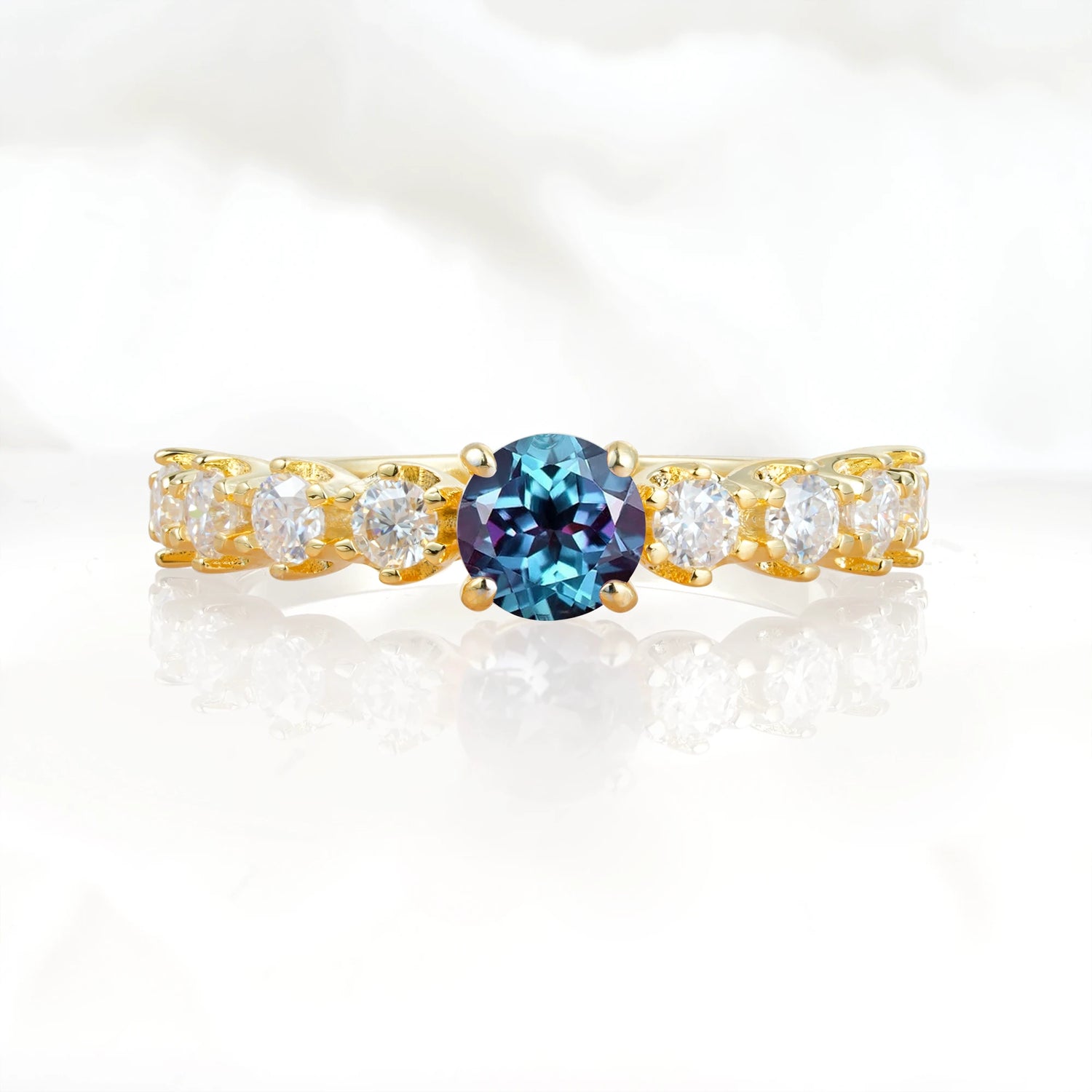 Classic Round-Shaped Alexandrite Ring for Proposal and Anniversary Gifts