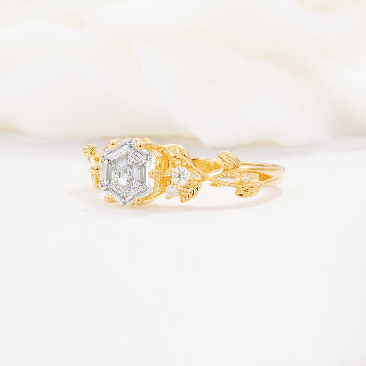 SR17002 Moissanite Ring - White-Gold