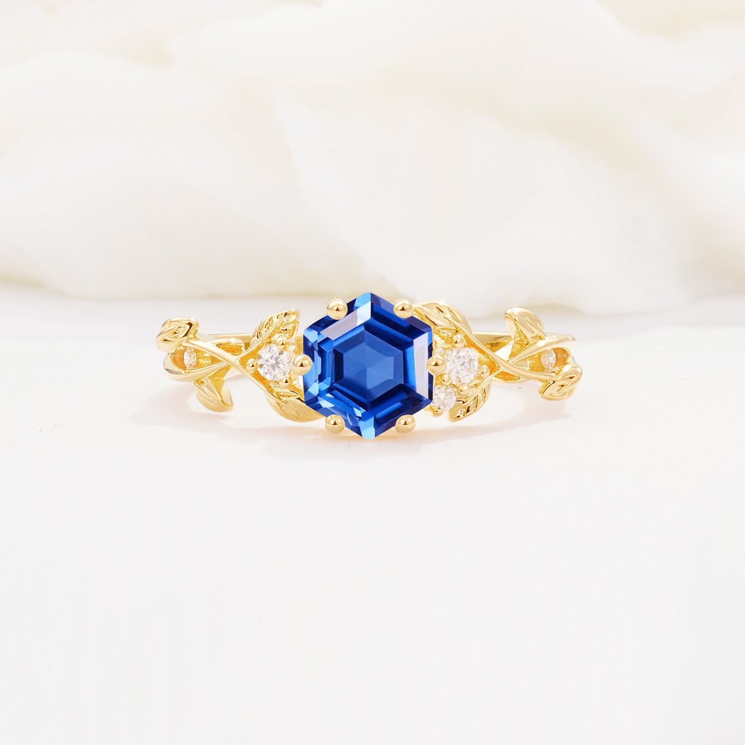 SR17002 Sapphire Ring - Yellow-Gold