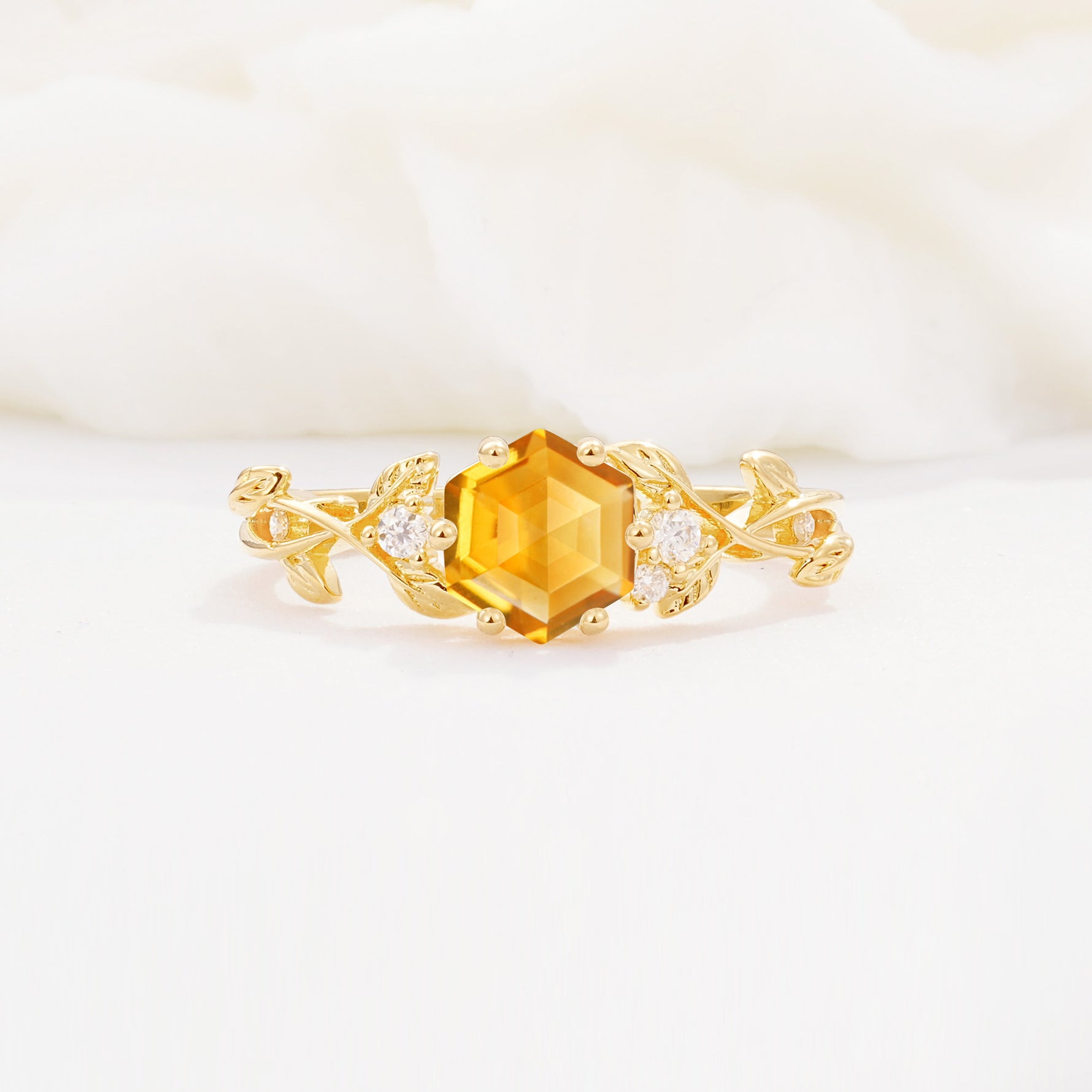 SR17002 Citrine Ring - Yellow-Gold