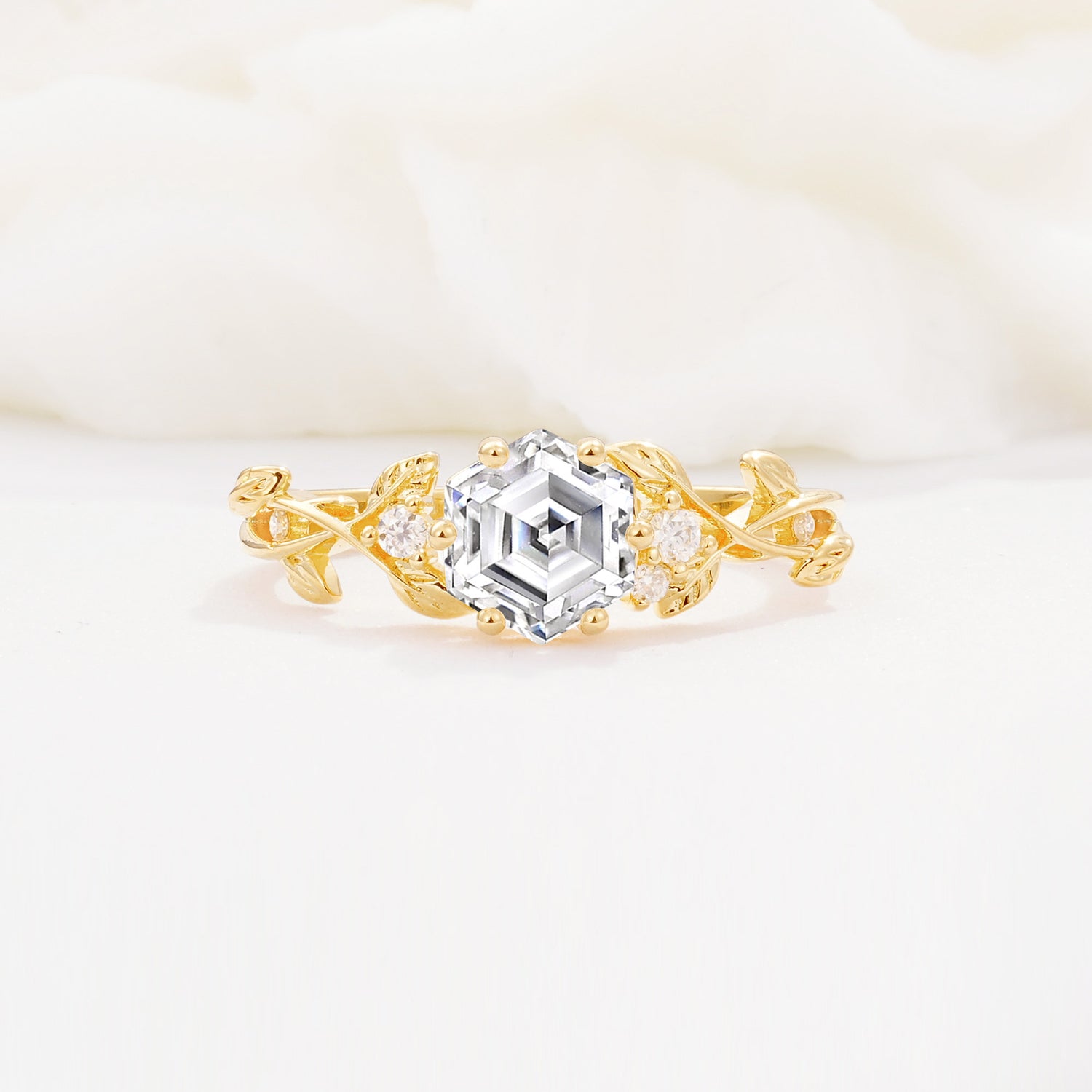 SR17002 Lab Diamond Ring - Yellow-Gold