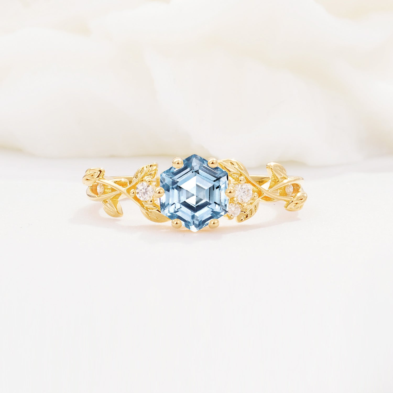 SR17002 Aquamarine Ring - Yellow-Gold