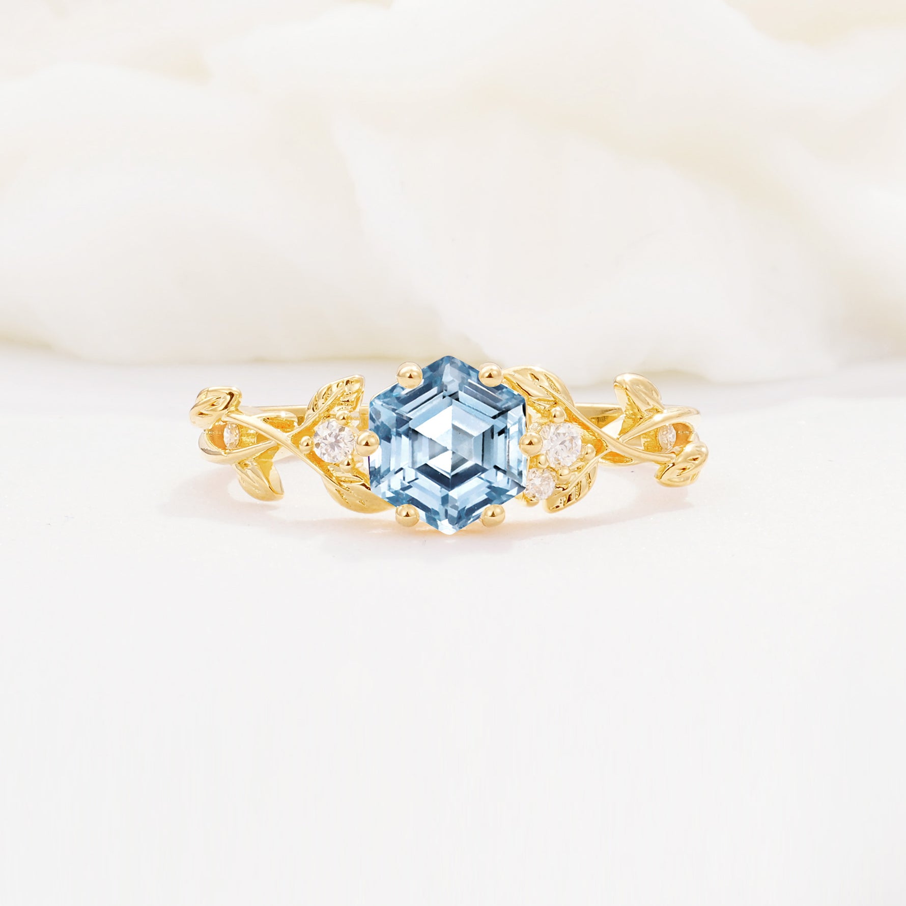 SR17002 Aquamarine Ring - Yellow-Gold