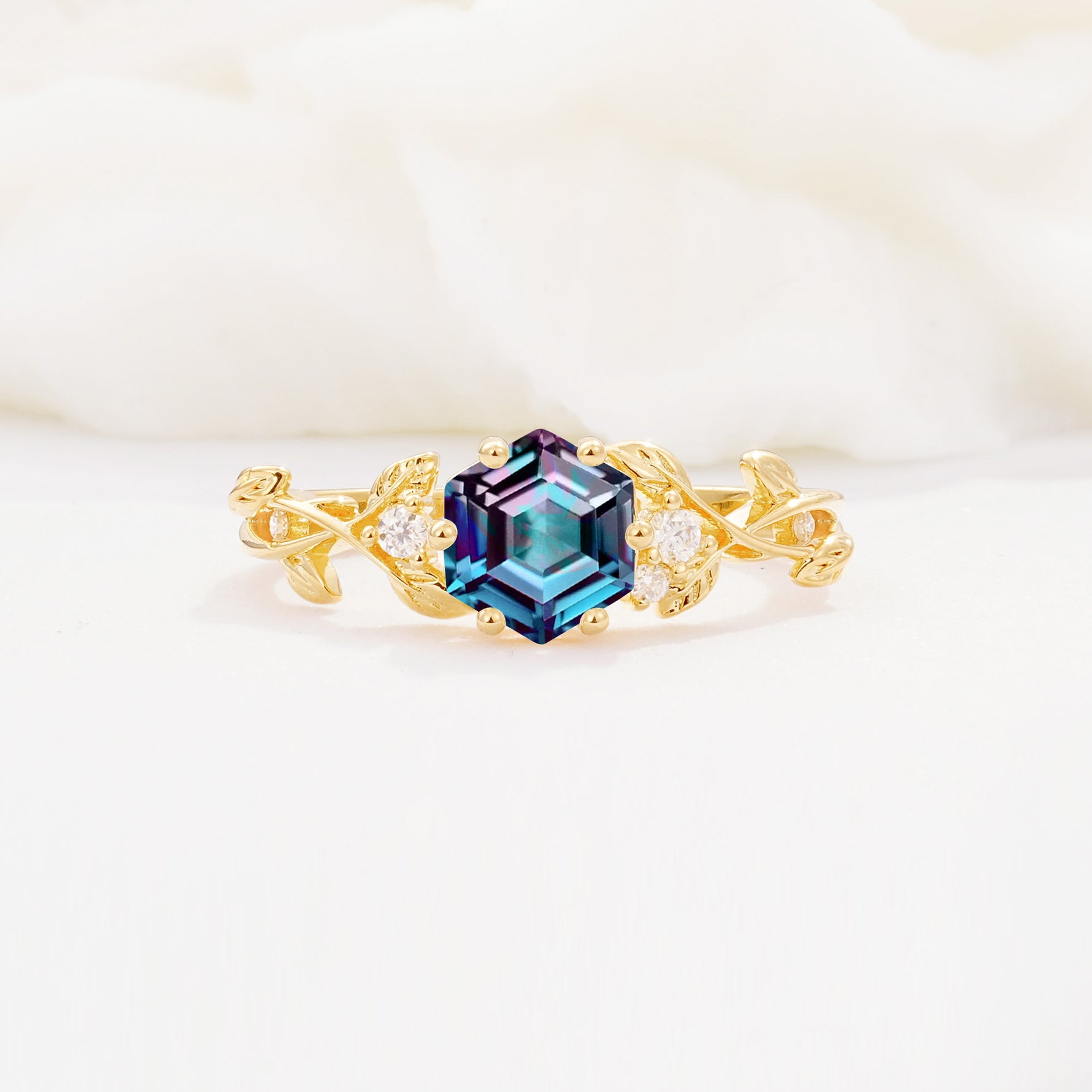 SR17002 Alexandrite Ring - Yellow-Gold