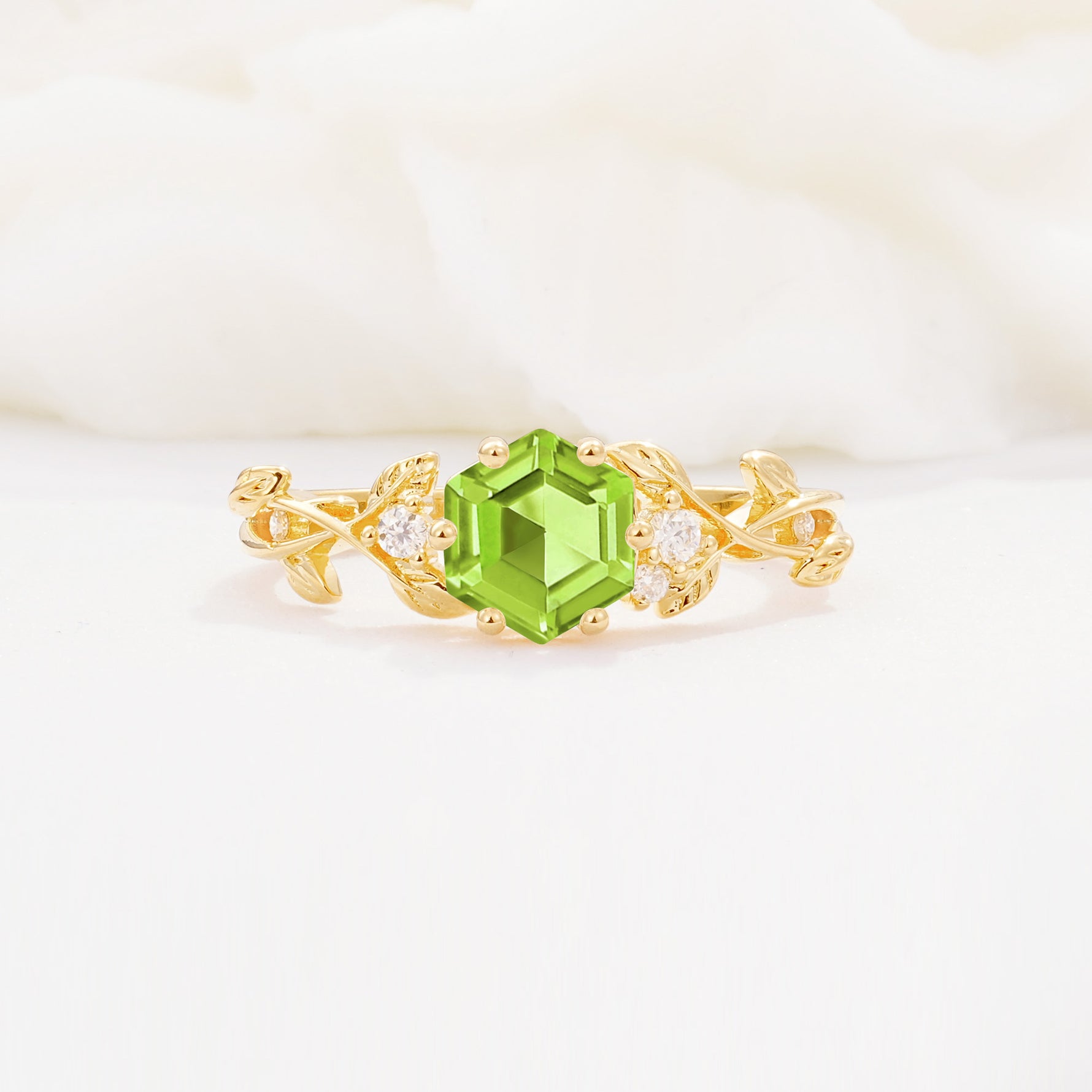 SR17002 Peridot Ring - Yellow-Gold