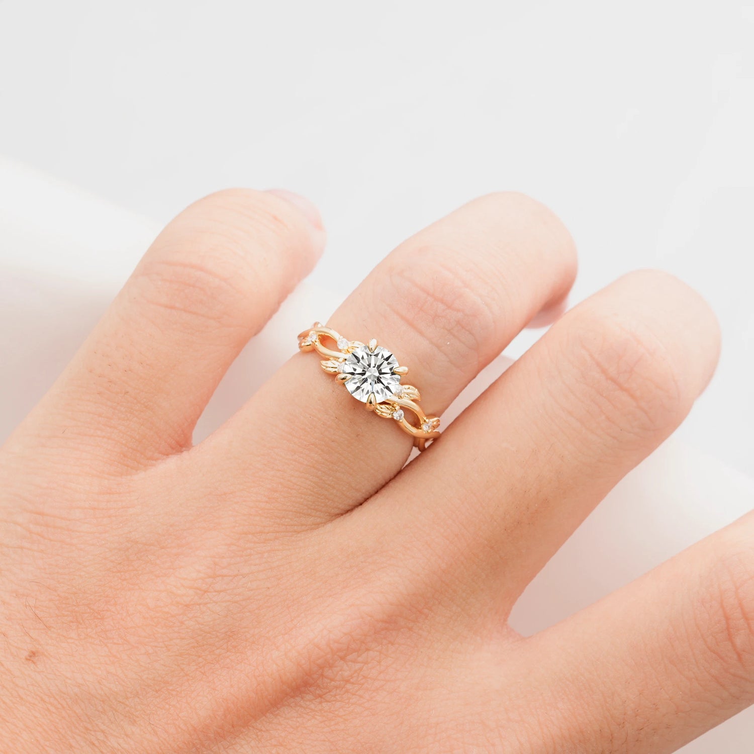 Nature Inspired Round-Shaped Lab Diamond Engagement Ring