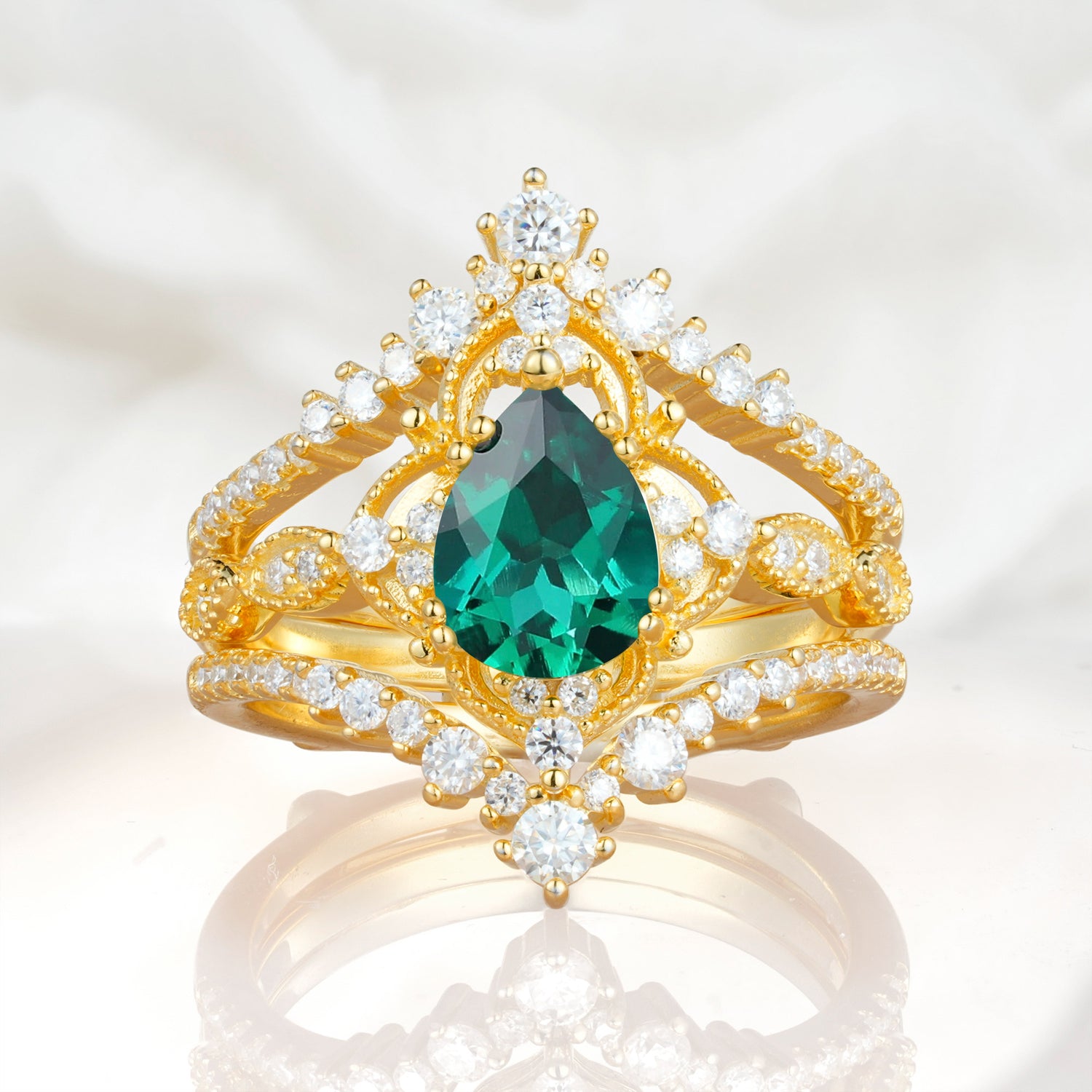 Vintage Gold Crown Emerald Engagement Ring Set with Pear Cut