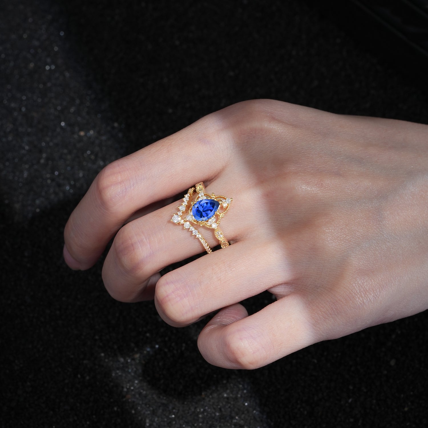 Luxury Pear Cut Milgrain Halo Sapphire Bridal Ring Set - Additional view