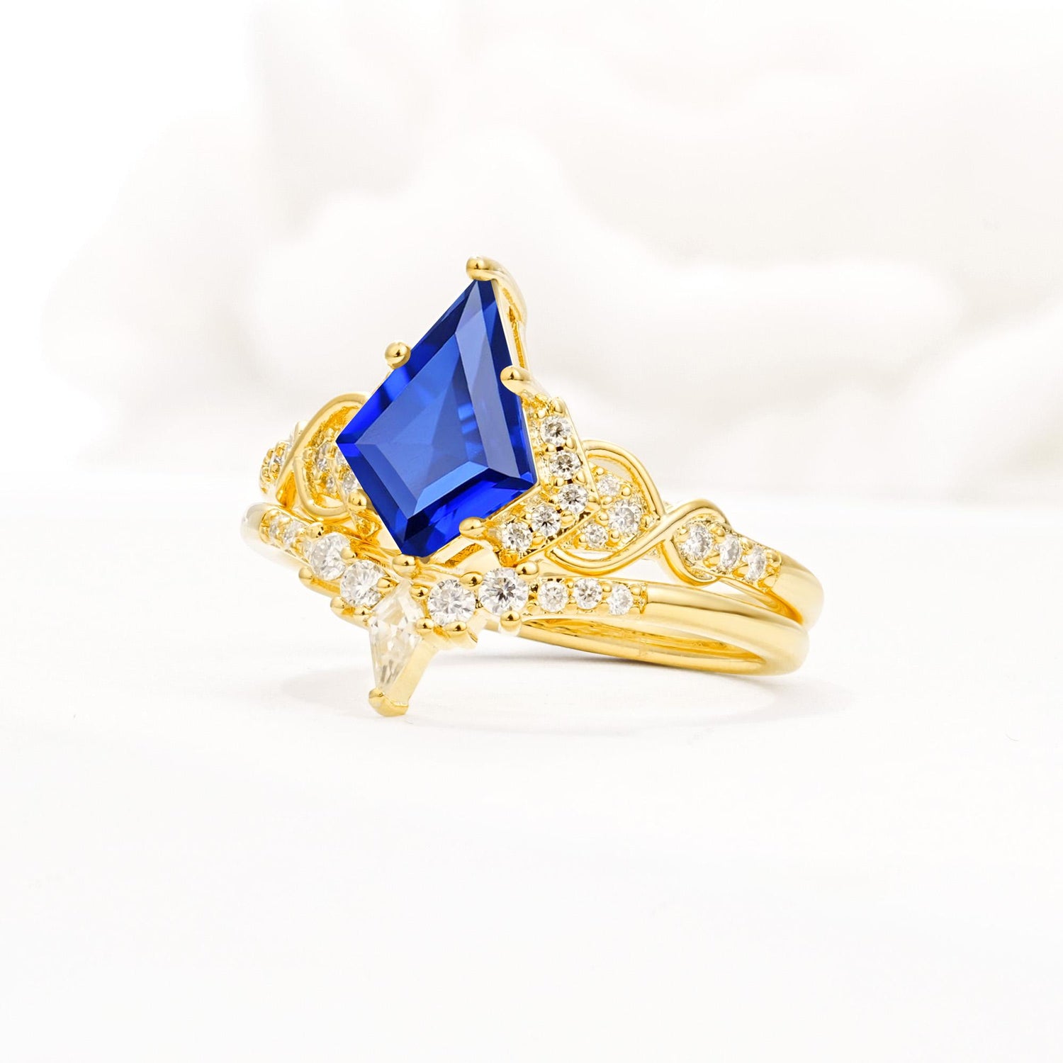 Vintage Kite Cut Sapphire Engagement Ring Set with Chevron Band - Rose-Gold