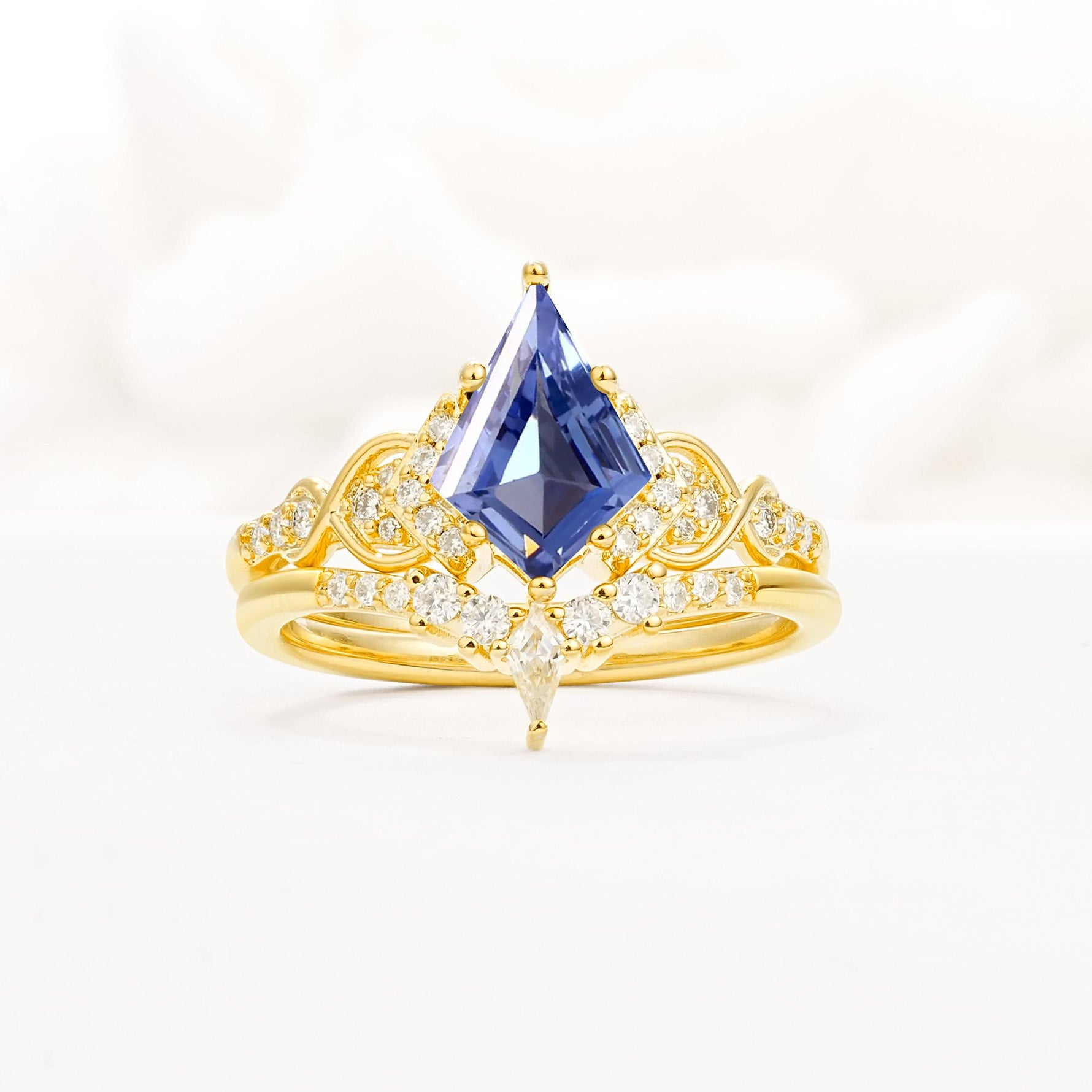 Vintage Kite Cut Tanzanite Engagement Ring Set with Chevron Band - Yellow-Gold