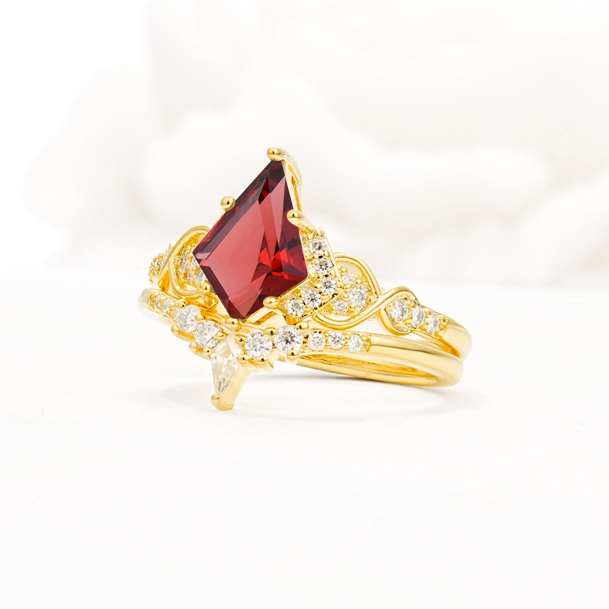Vintage Kite Cut Garnet Engagement Ring Set with Chevron Band - Rose-Gold