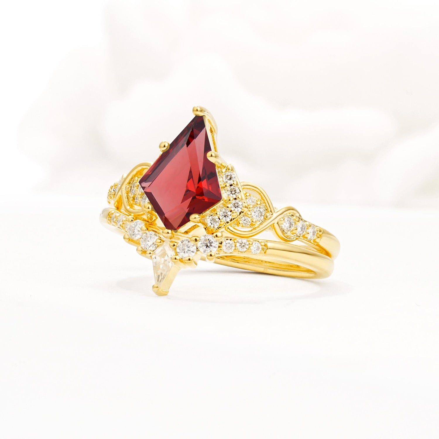 Vintage Kite Cut Garnet Engagement Ring Set with Chevron Band - Rose-Gold