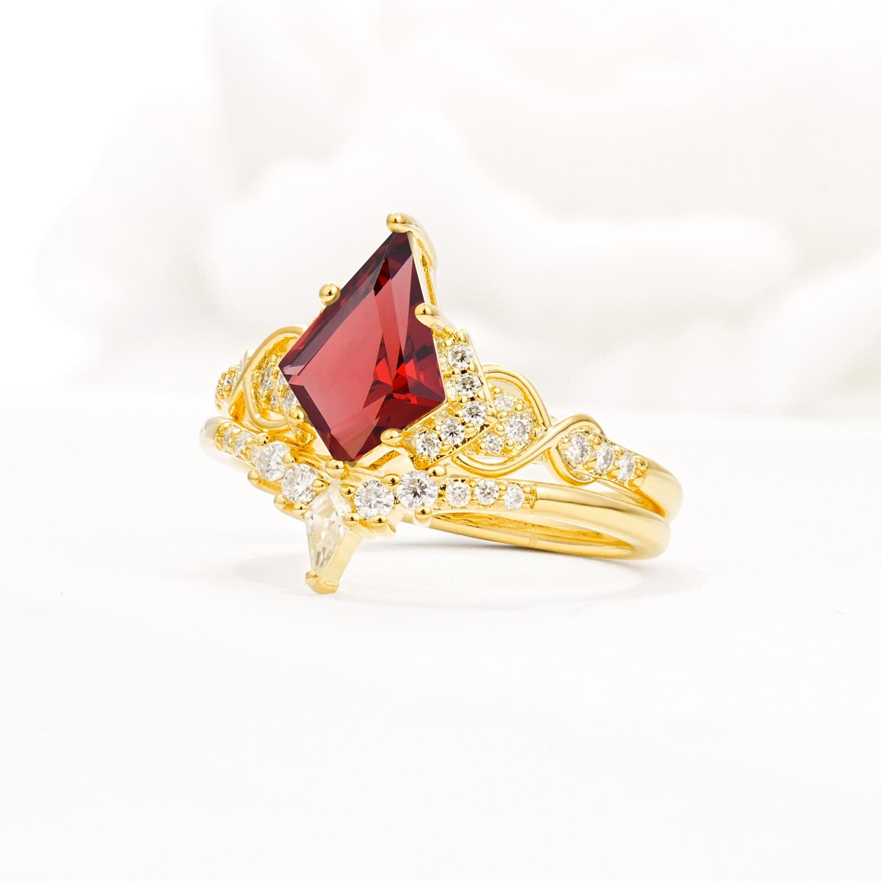 Vintage Kite Cut Garnet Engagement Ring Set with Chevron Band - Rose-Gold
