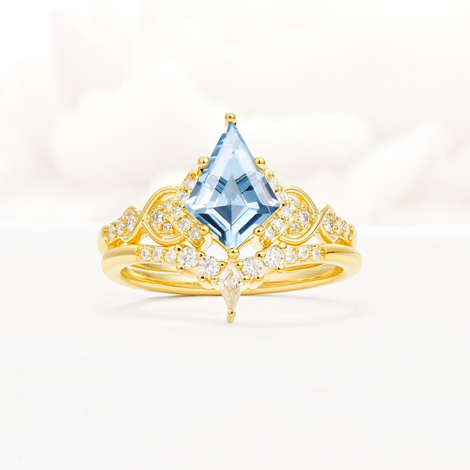 Vintage Kite Cut Aquamarine Engagement Ring Set with Chevron Band - Yellow-Gold